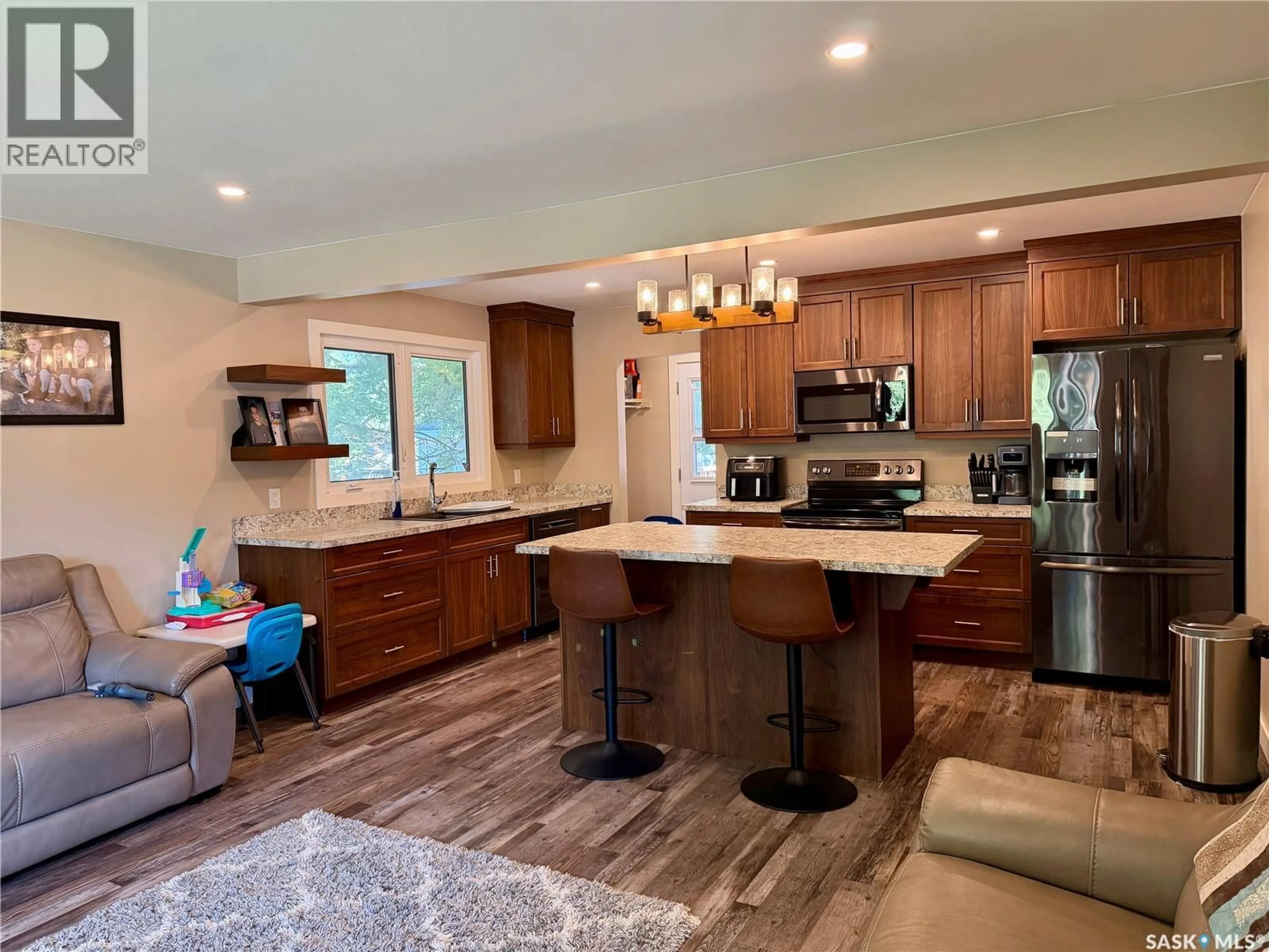 Open concept kitchen, unknown for 1110 HASTINGS STREET, Moose Jaw Saskatchewan S6H5R9