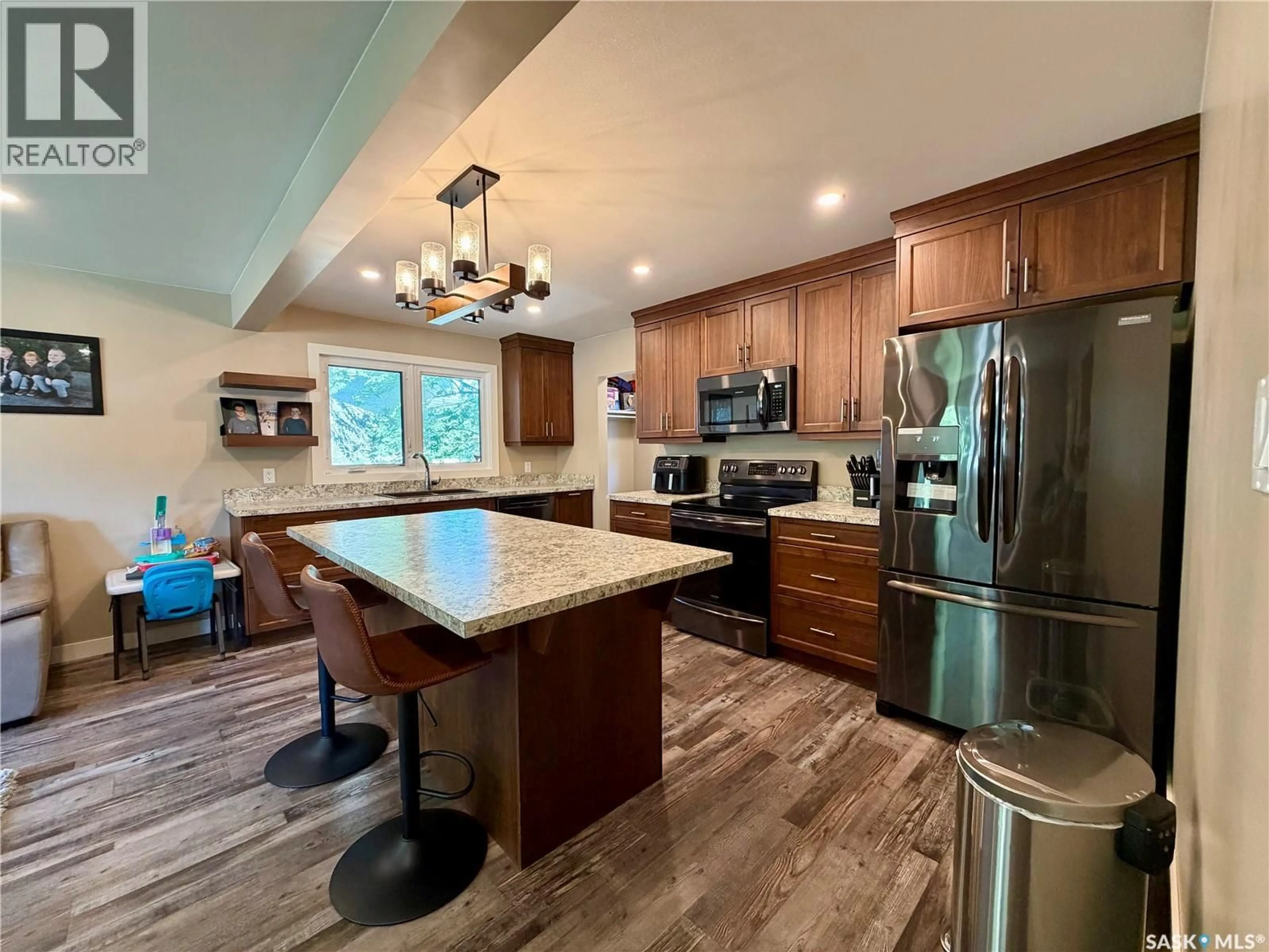 Open concept kitchen, unknown for 1110 HASTINGS STREET, Moose Jaw Saskatchewan S6H5R9