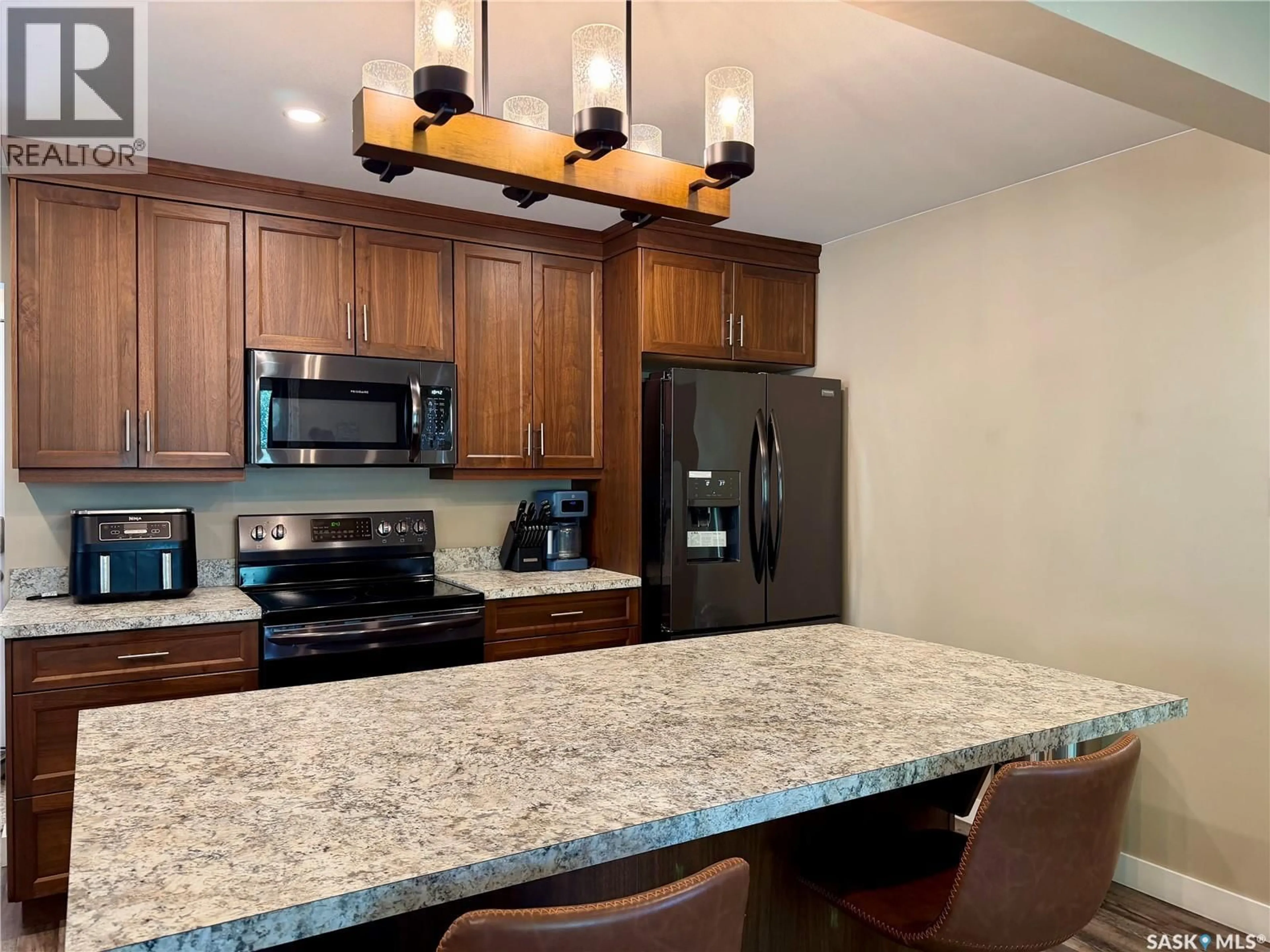 Open concept kitchen, ceramic/tile floor for 1110 HASTINGS STREET, Moose Jaw Saskatchewan S6H5R9