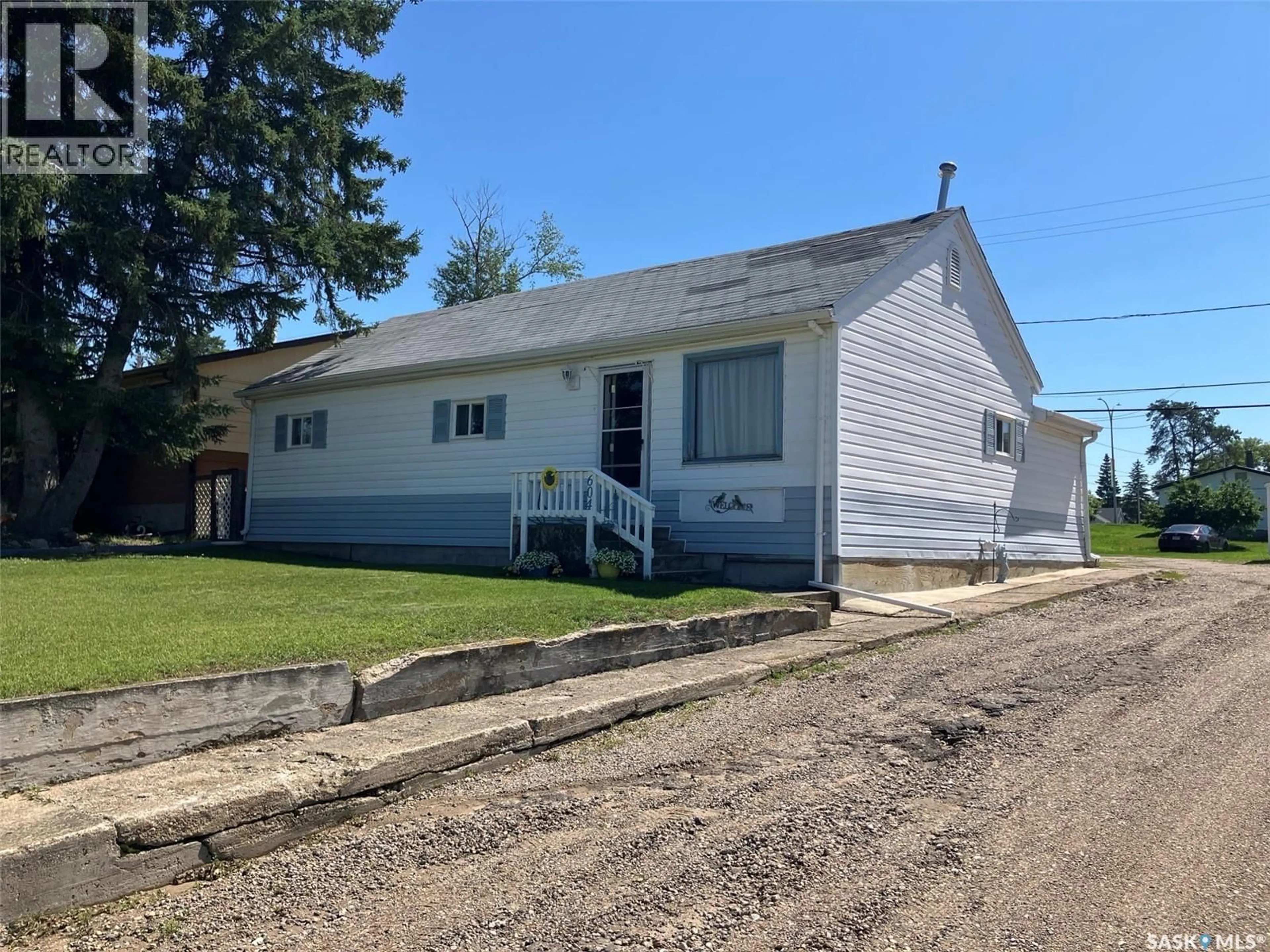 Unknown for 604 RAILWAY AVENUE, Nipawin Saskatchewan S0E1E0