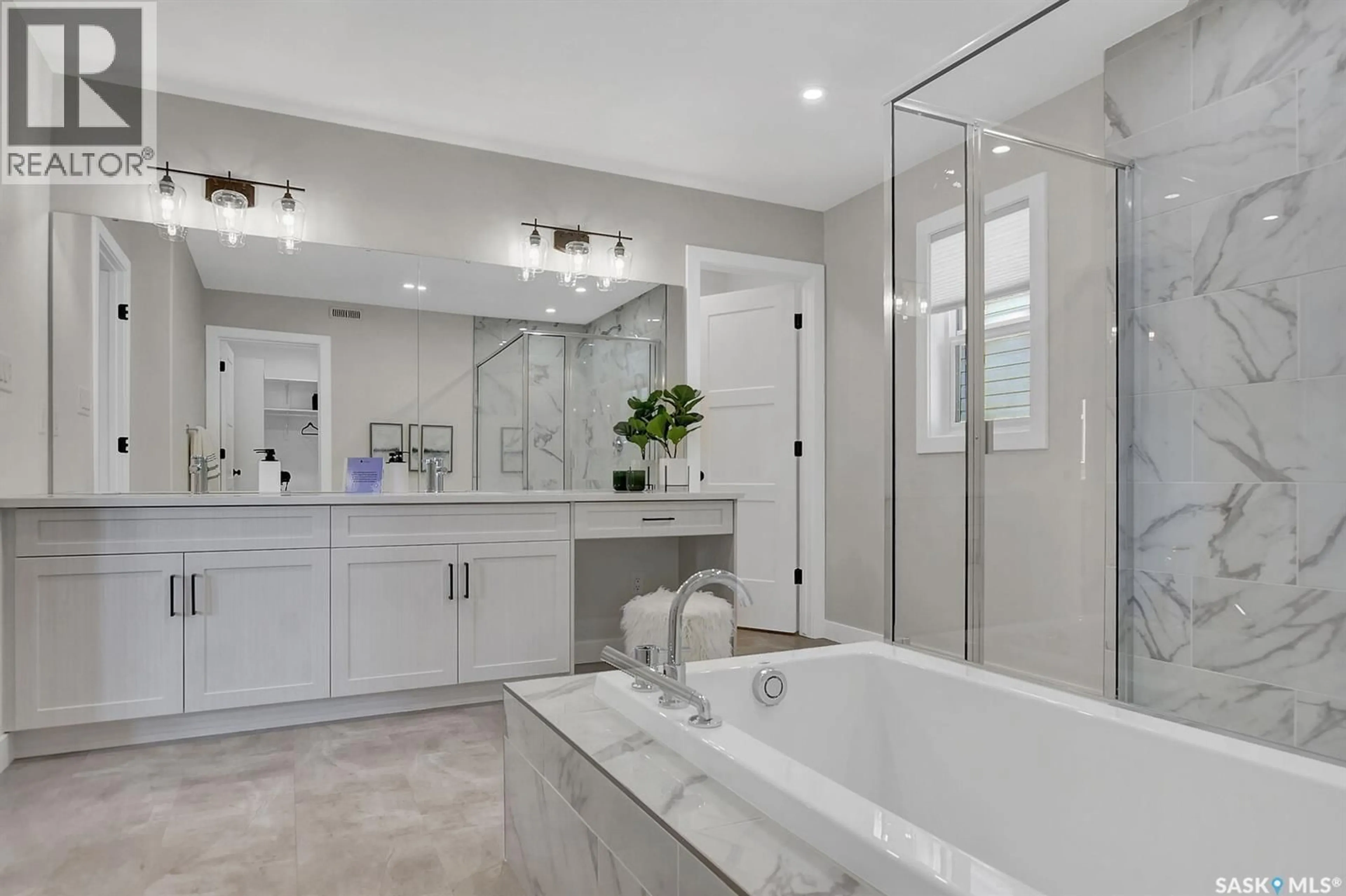 Contemporary bathroom, ceramic/tile floor for 273 LAKESIDE BOULEVARD, Martensville Saskatchewan S0K2T1