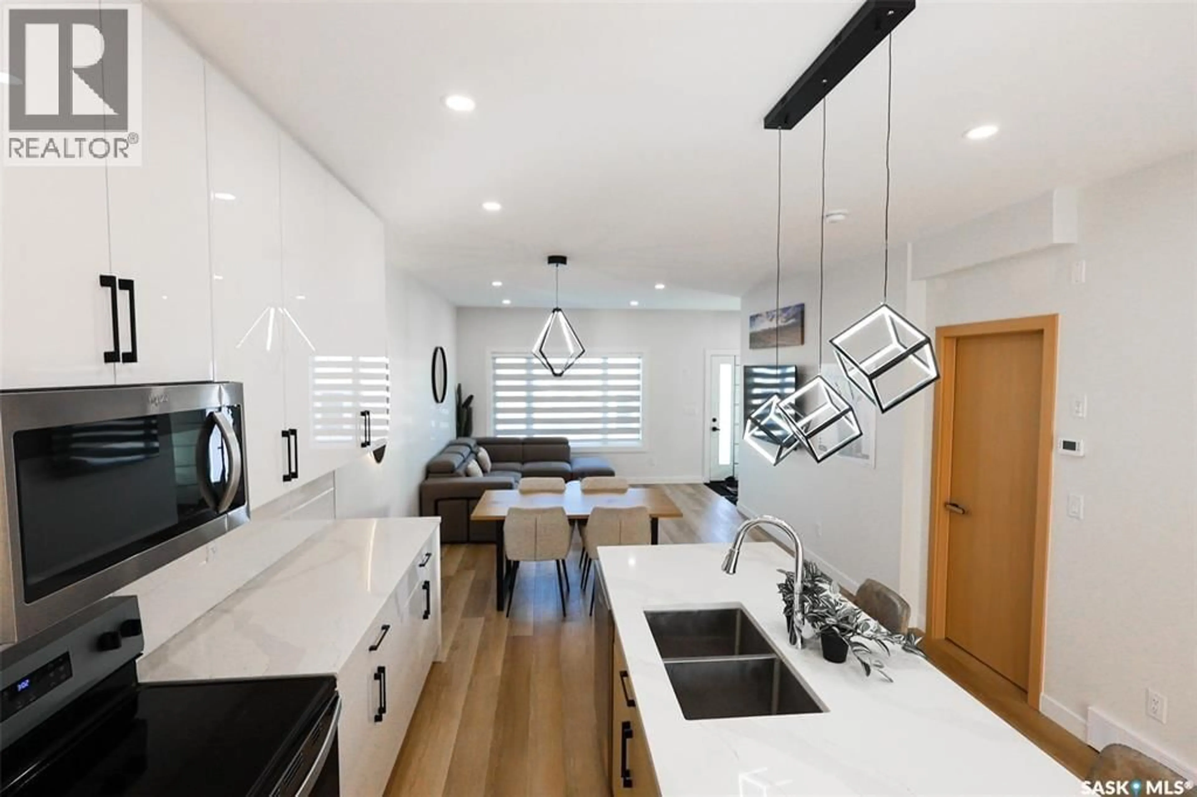 Contemporary kitchen, unknown for 1535 RICHARDSON ROAD, Saskatoon Saskatchewan S7M0W9