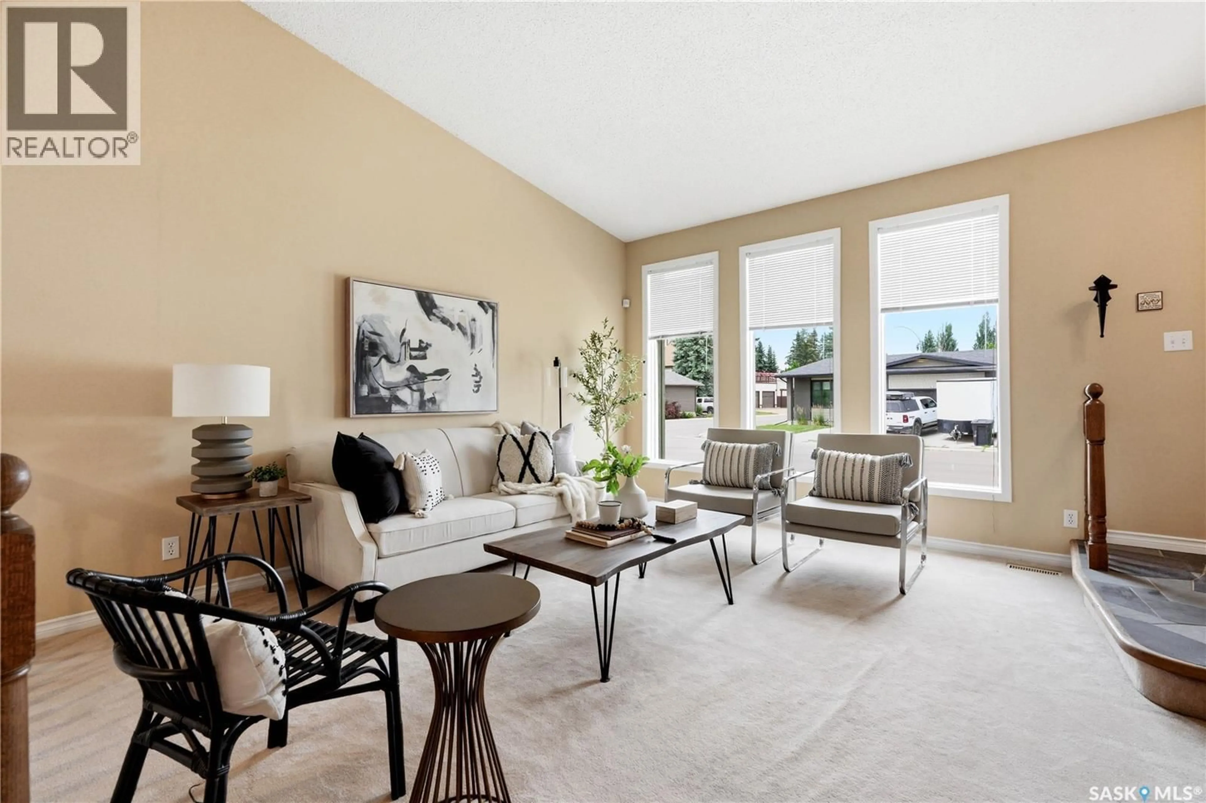 Living room with furniture, unknown for 714 DELARONDE CRESCENT, Saskatoon Saskatchewan S7J3Z8