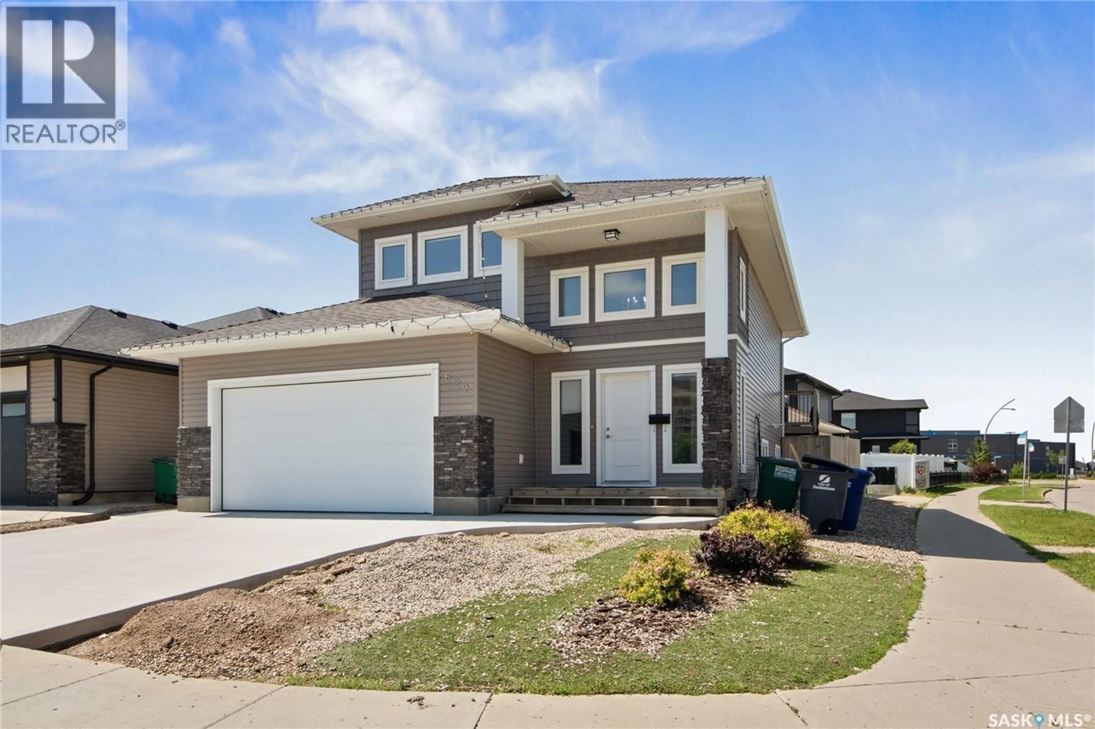 Home with vinyl exterior material, street for 622 GLACIAL SHORES WAY, Saskatoon Saskatchewan S7W0R5