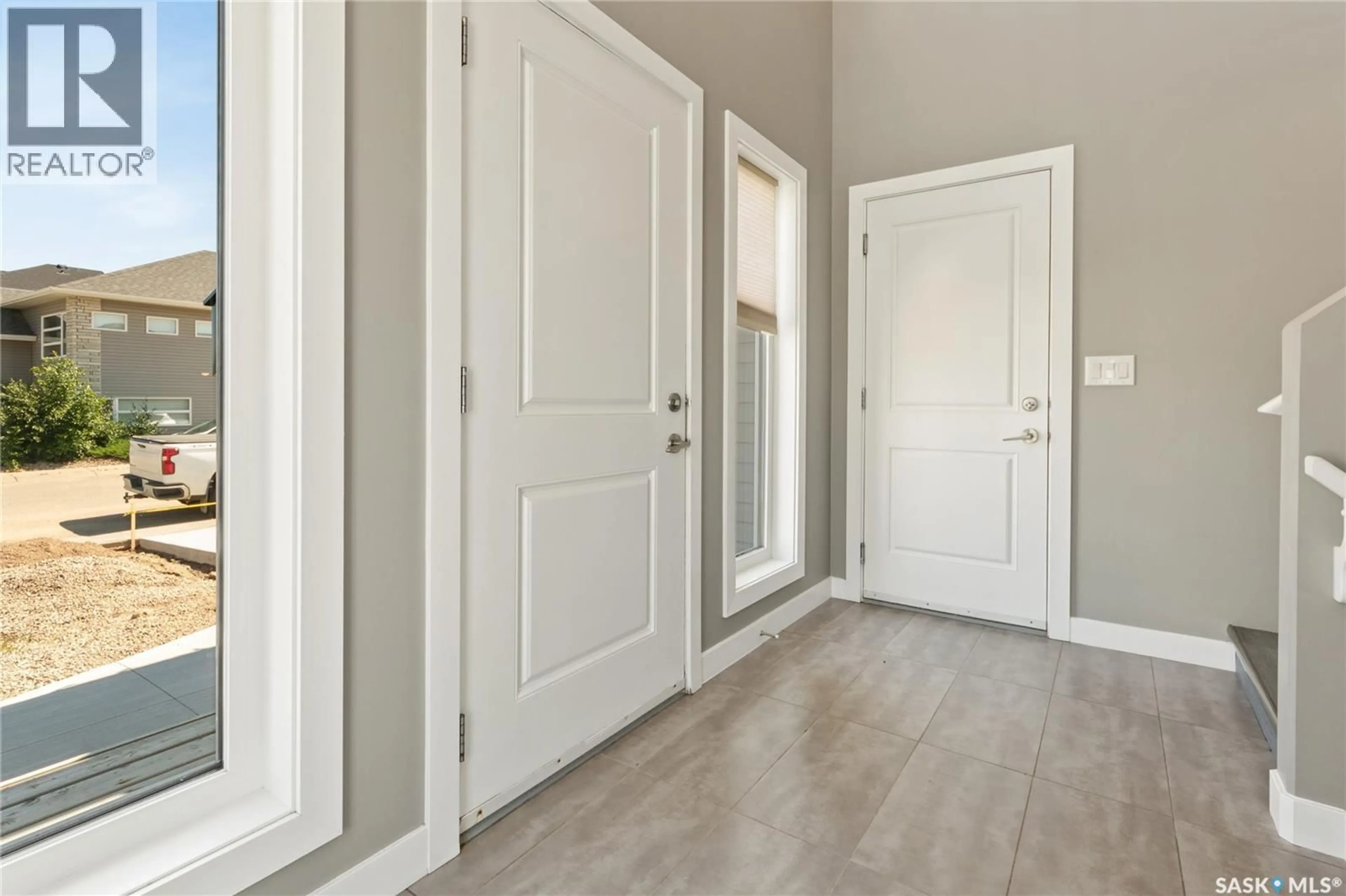 Indoor entryway for 622 GLACIAL SHORES WAY, Saskatoon Saskatchewan S7W0R5