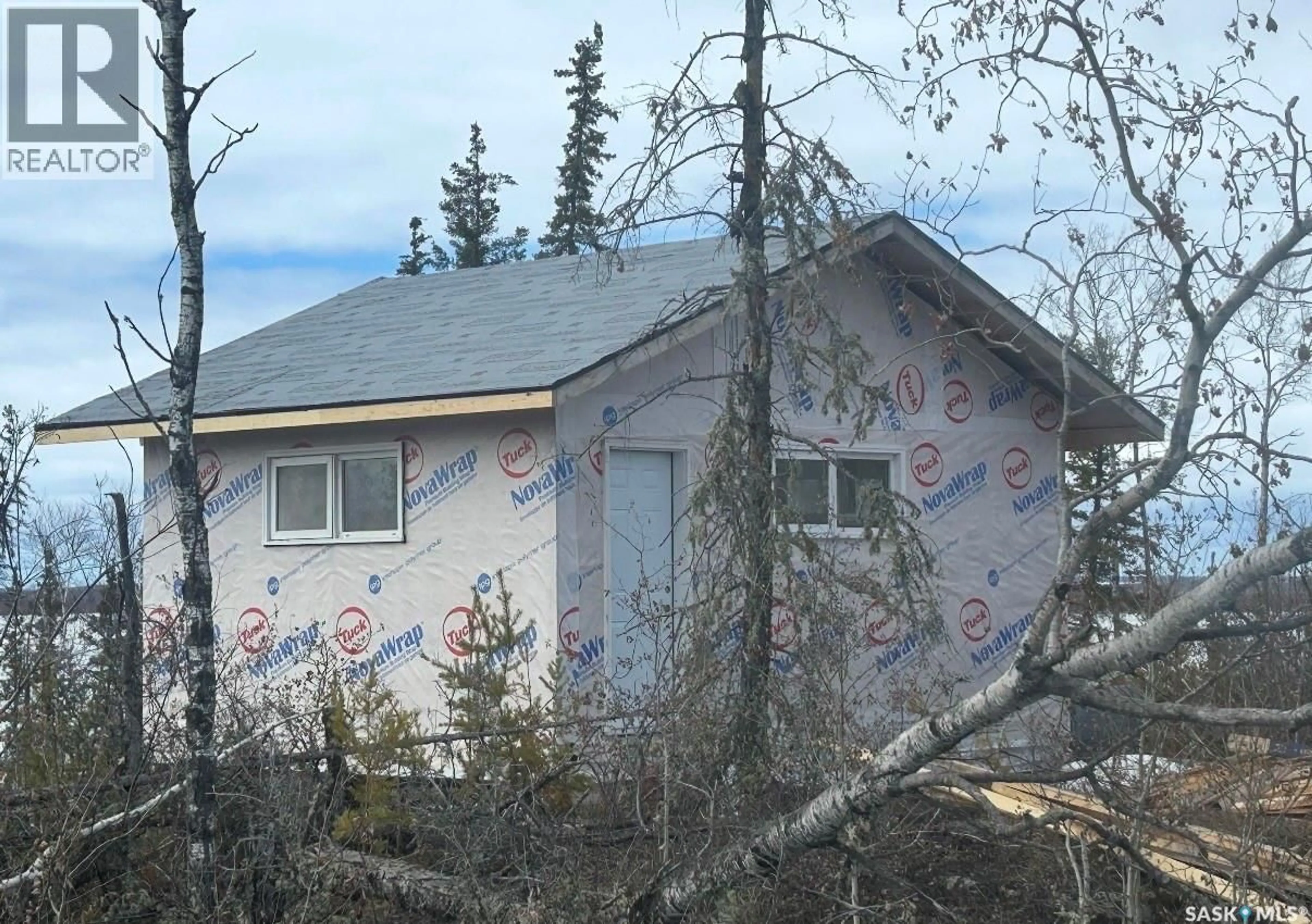 Home with vinyl exterior material, building for ABRAMS BAY, Lac La Ronge Provincial Park Saskatchewan S0J1L0