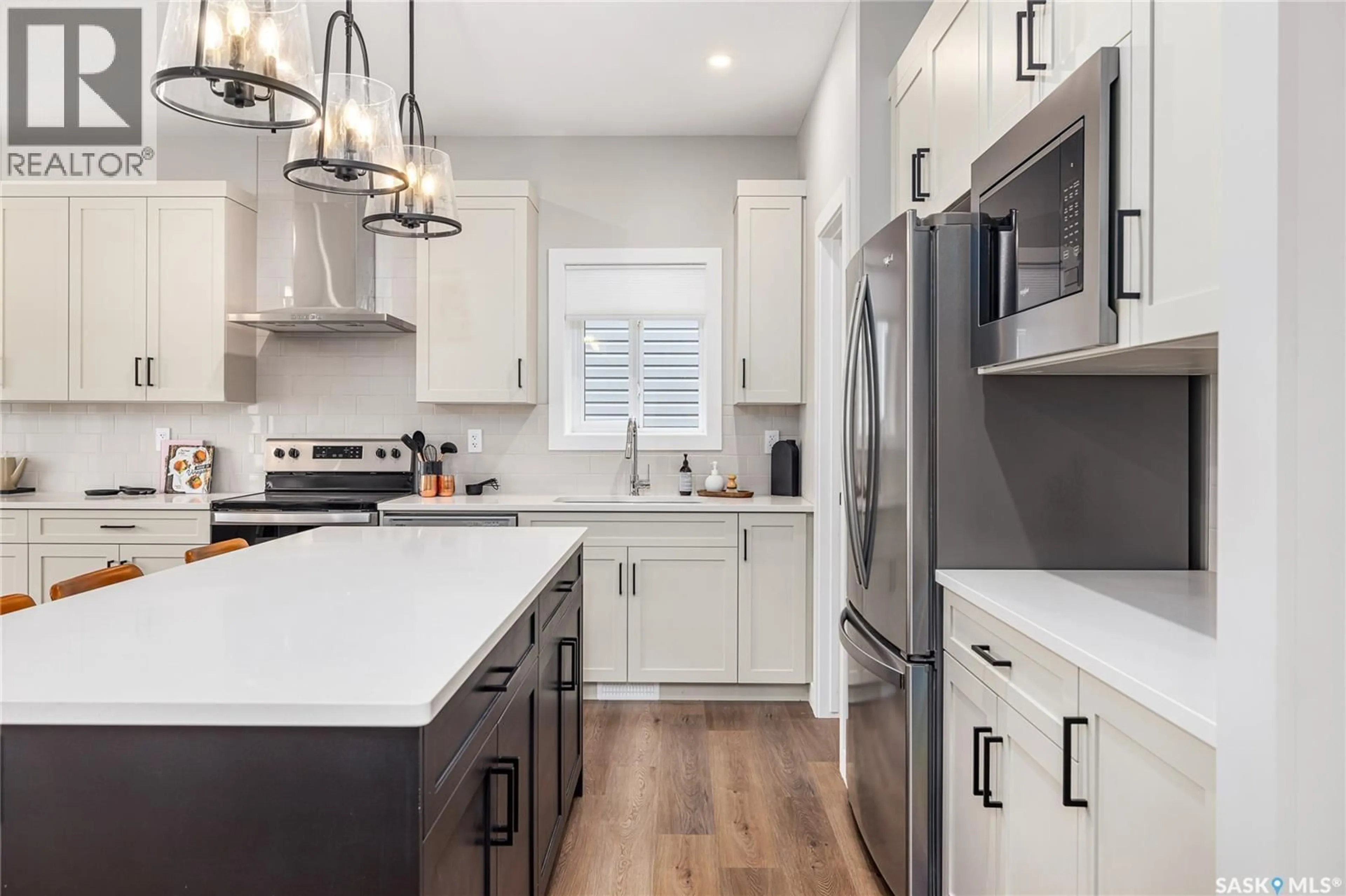 Open concept kitchen, ceramic/tile floor for 281 LAKESIDE BOULEVARD, Martensville Saskatchewan S0K2T1