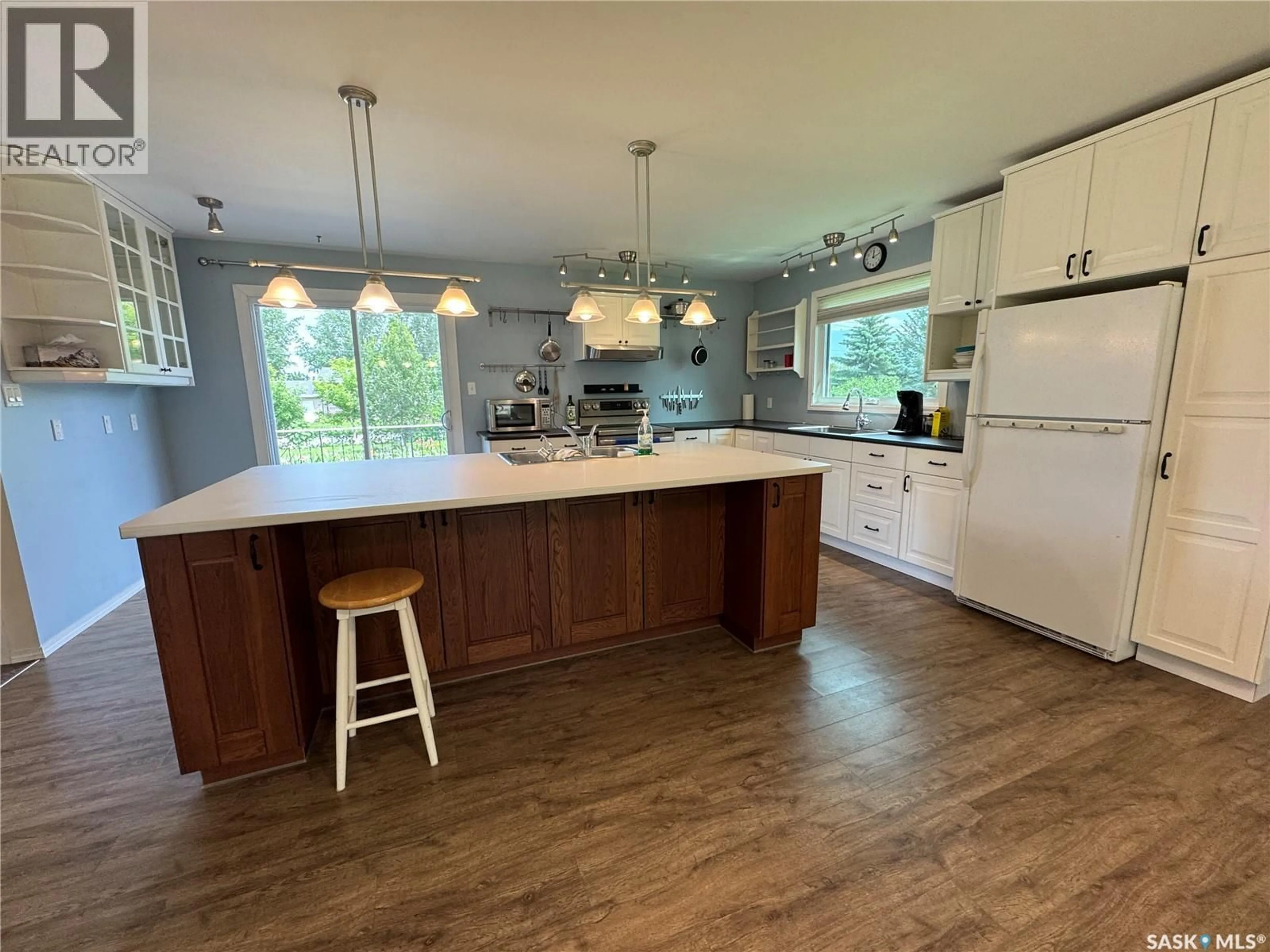 Open concept kitchen, unknown for 207 3RD AVENUE, Scott Saskatchewan S0K4A0