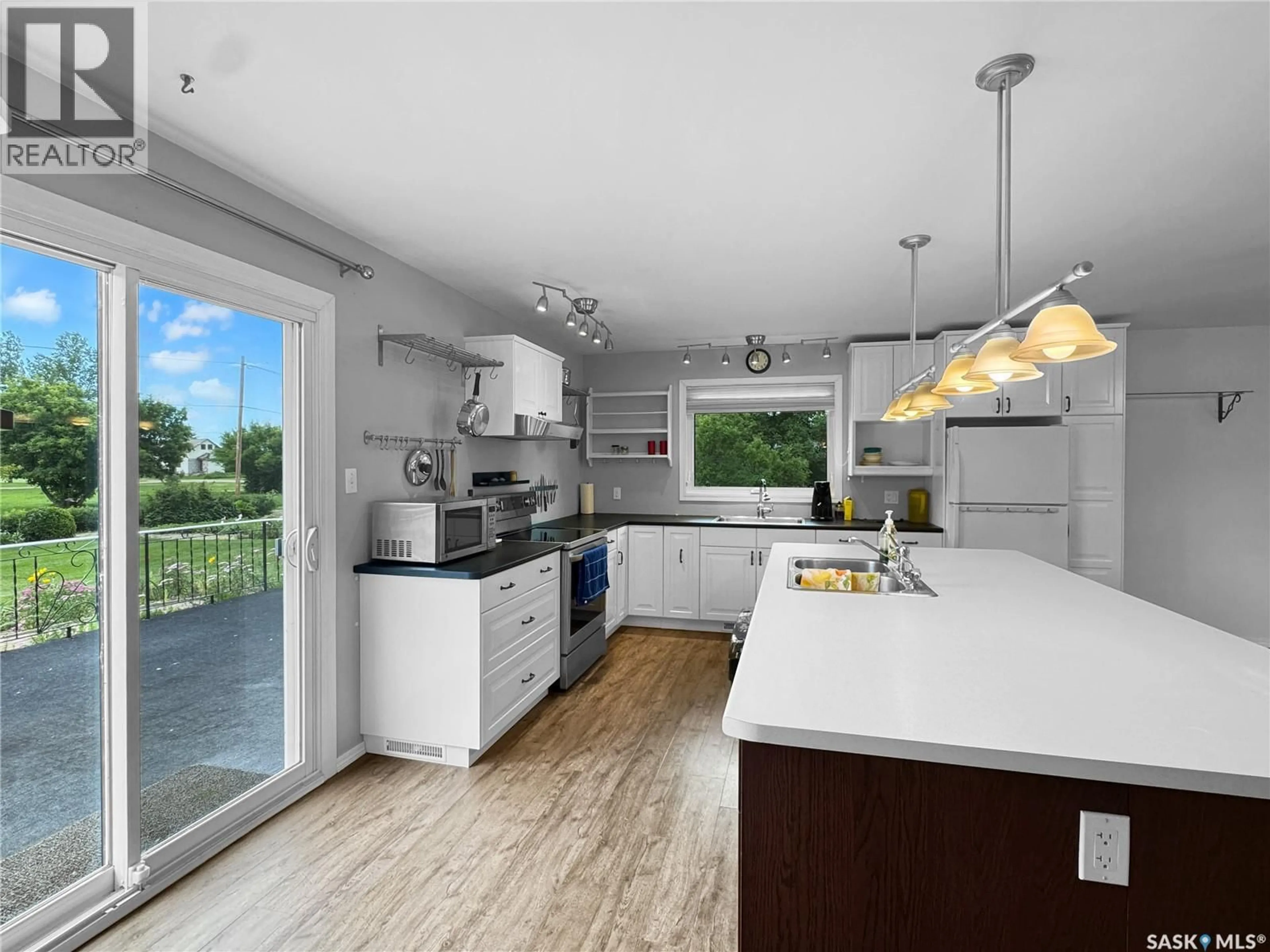 Open concept kitchen, unknown for 207 3RD AVENUE, Scott Saskatchewan S0K4A0
