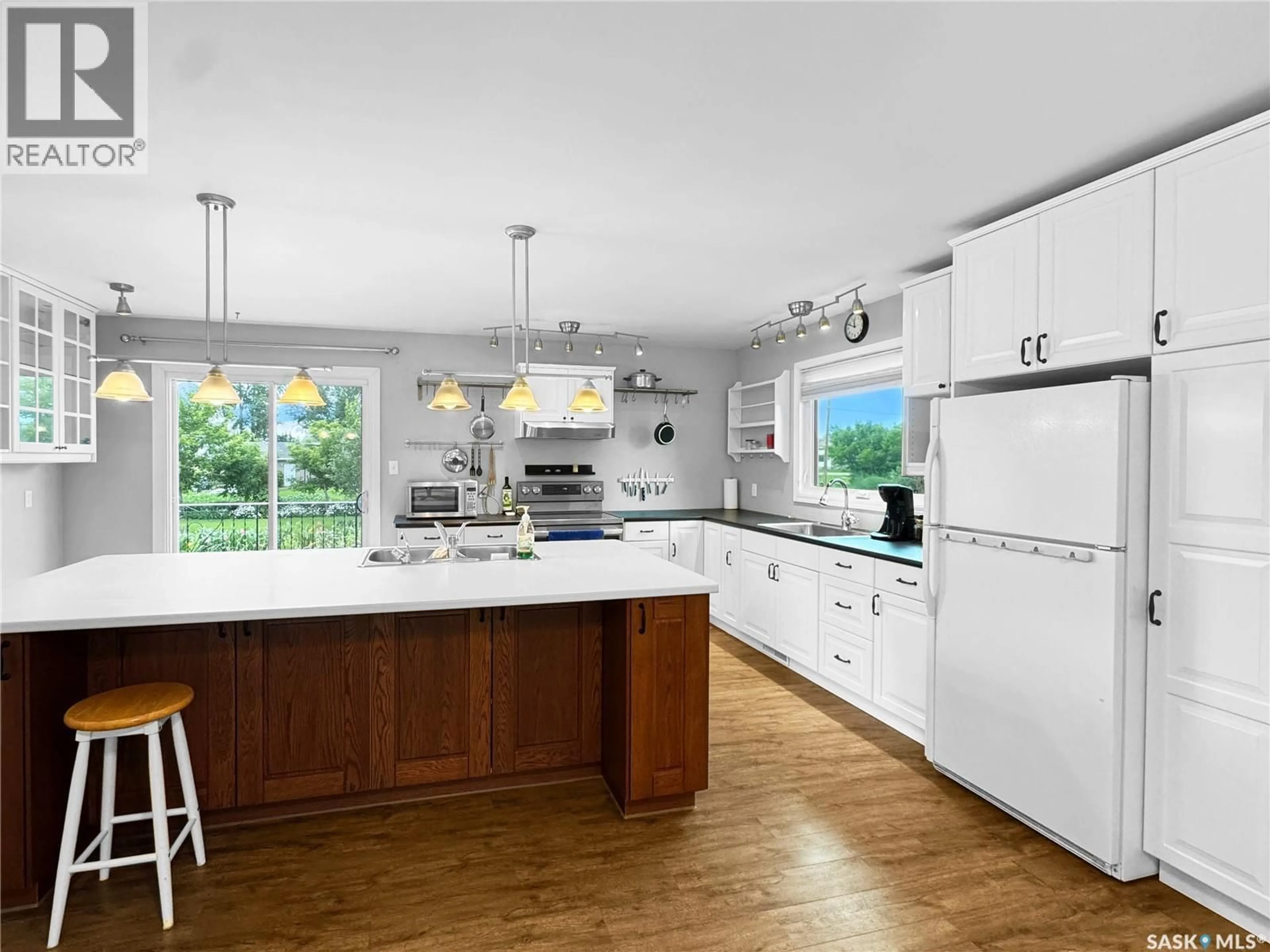 Open concept kitchen, unknown for 207 3RD AVENUE, Scott Saskatchewan S0K4A0