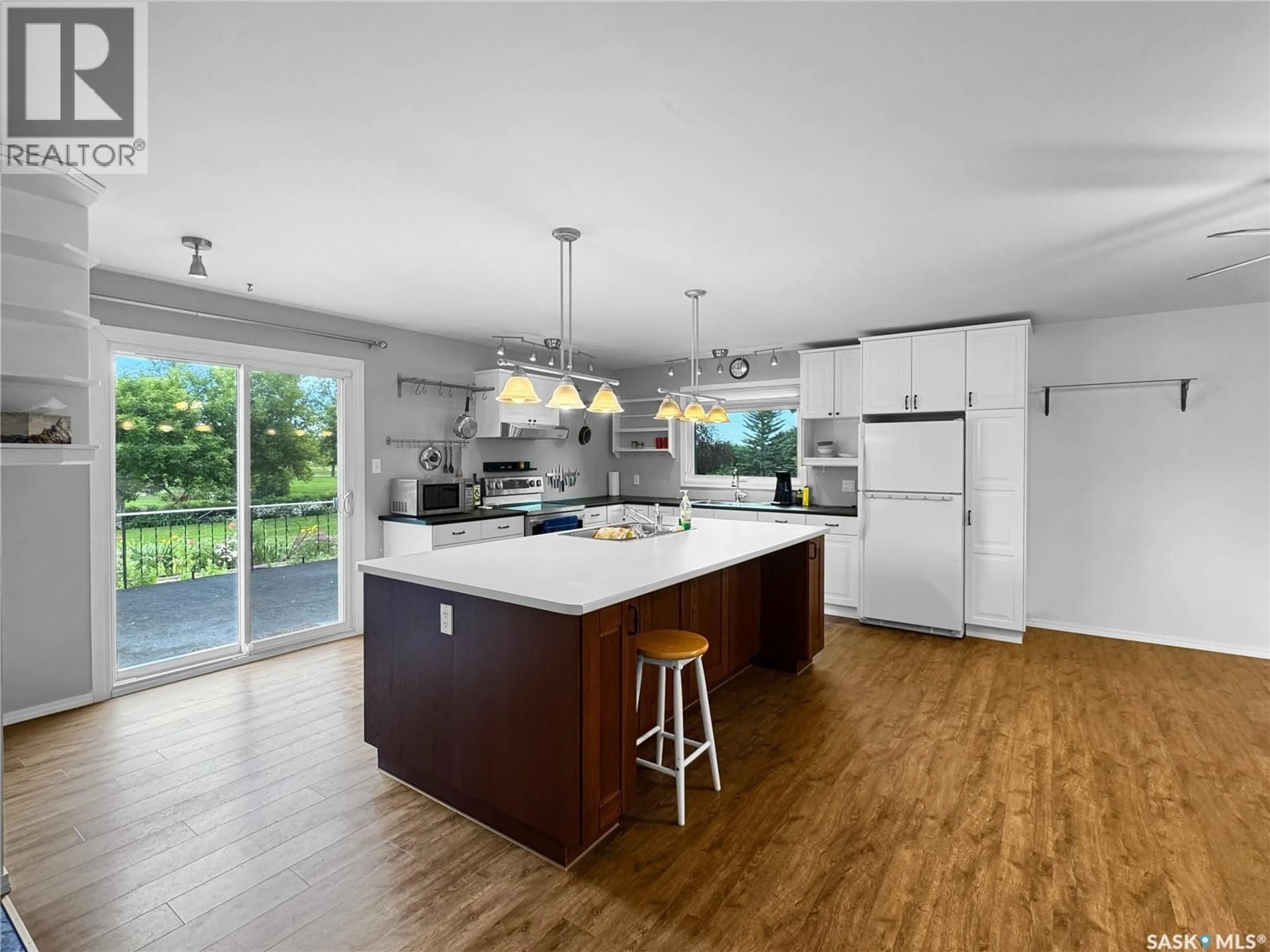 Open concept kitchen, unknown for 207 3RD AVENUE, Scott Saskatchewan S0K4A0