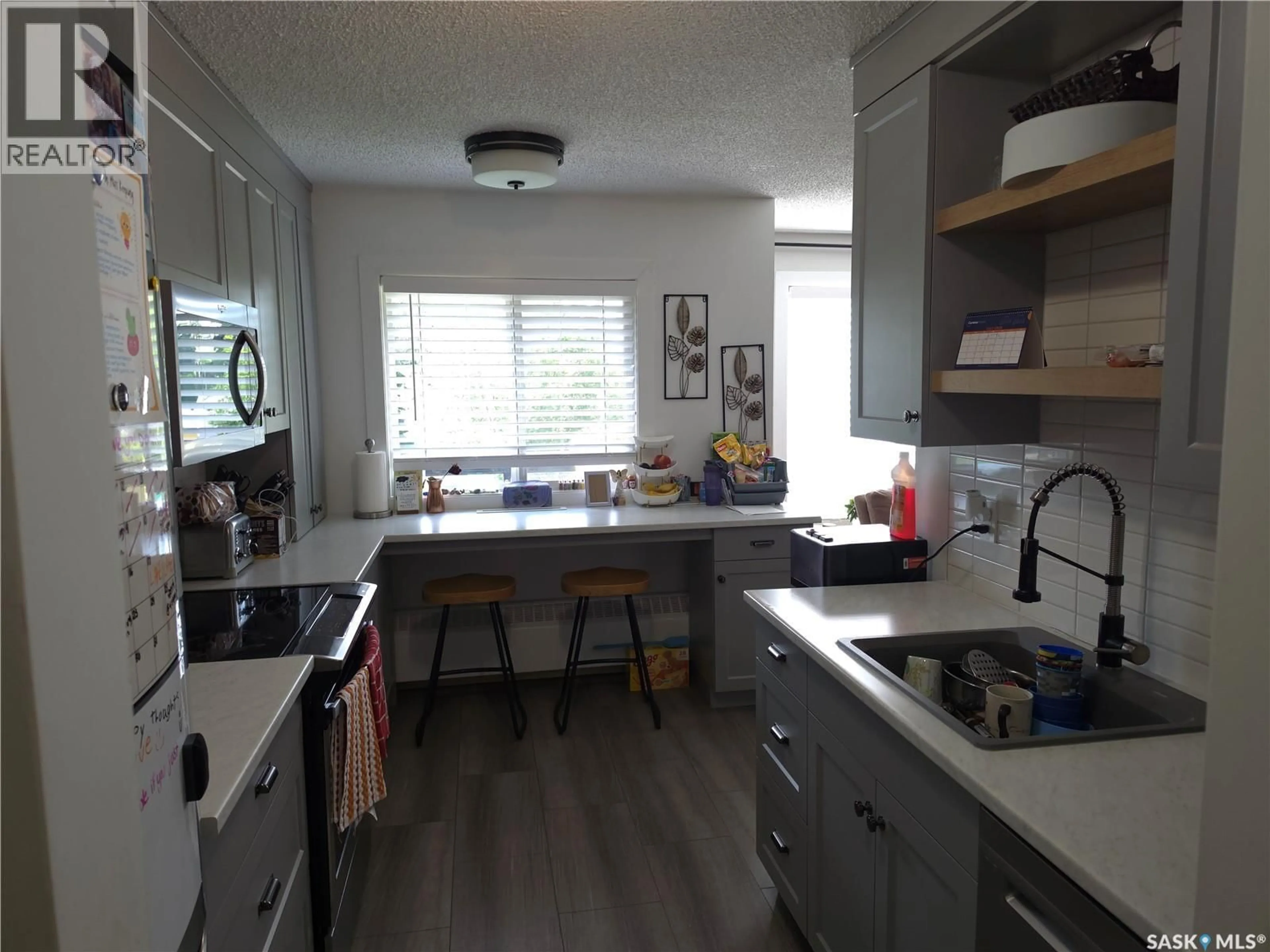 Open concept kitchen, unknown for 9 605 WILSON CRESCENT, Saskatoon Saskatchewan S7J2M2