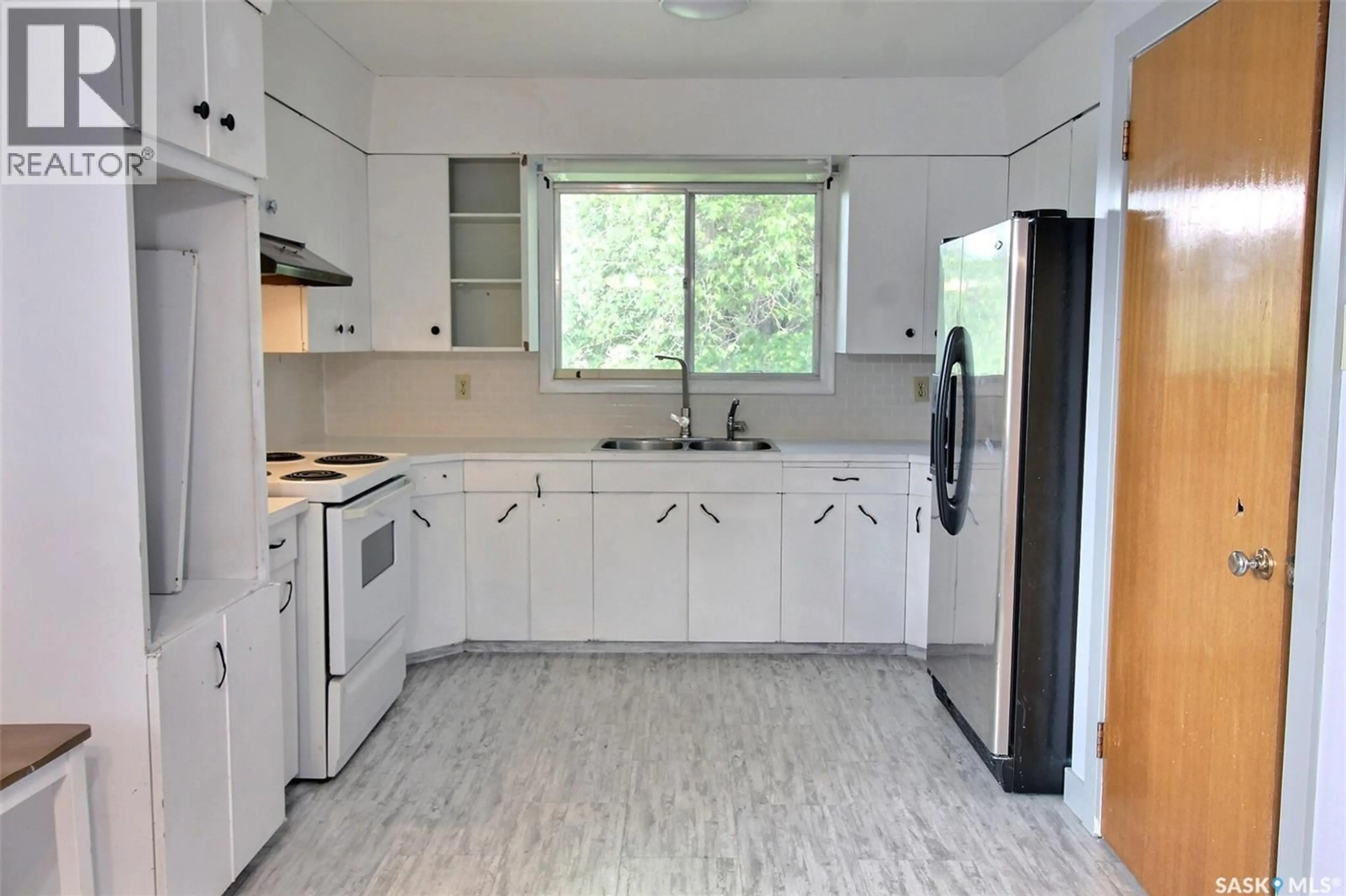 Standard kitchen, ceramic/tile floor for 2800 1ST AVENUE, Prince Albert Saskatchewan S6V2C8