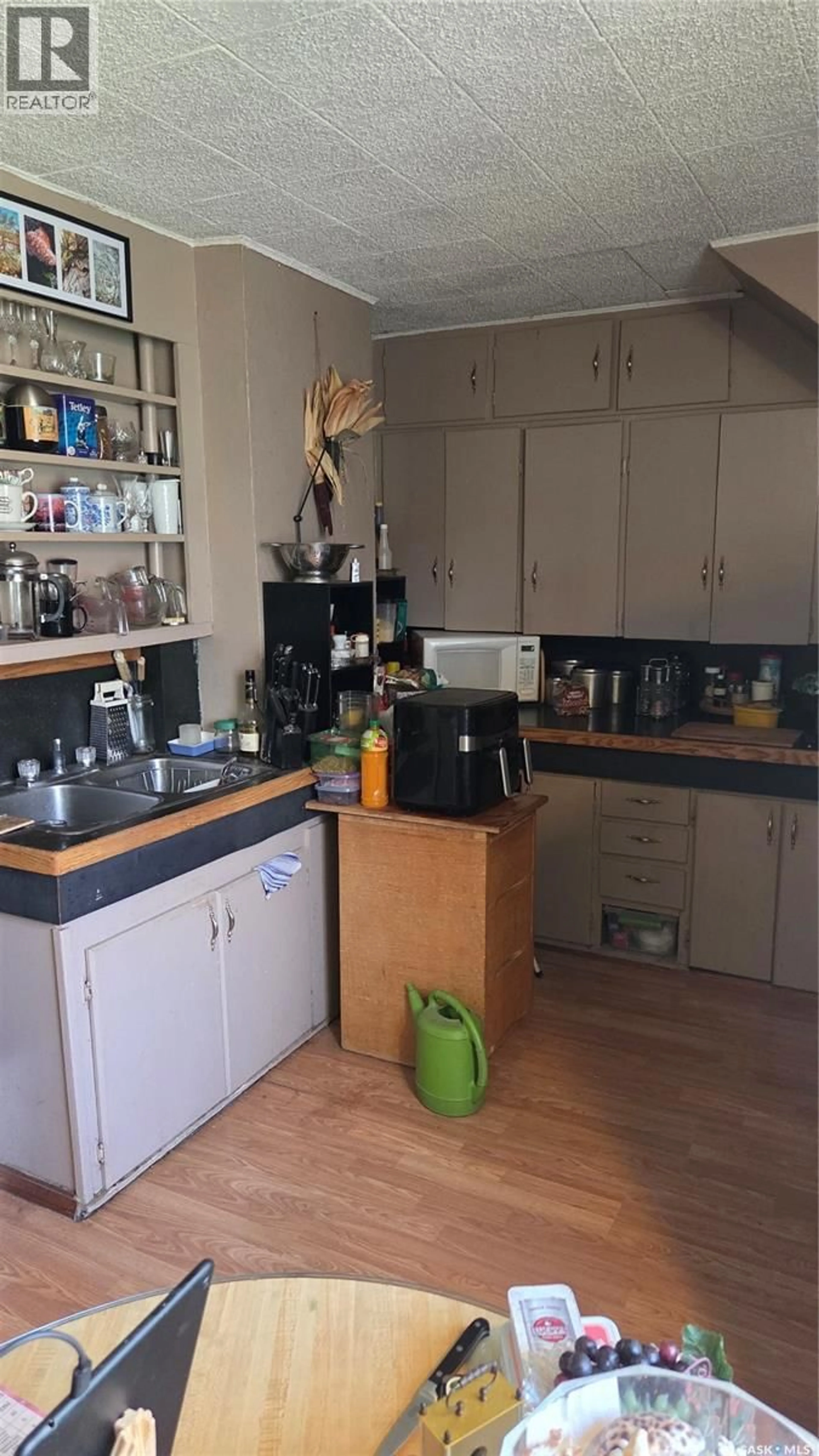 Standard kitchen, unknown for 419 HOME STREET, Moose Jaw Saskatchewan S6H4X4