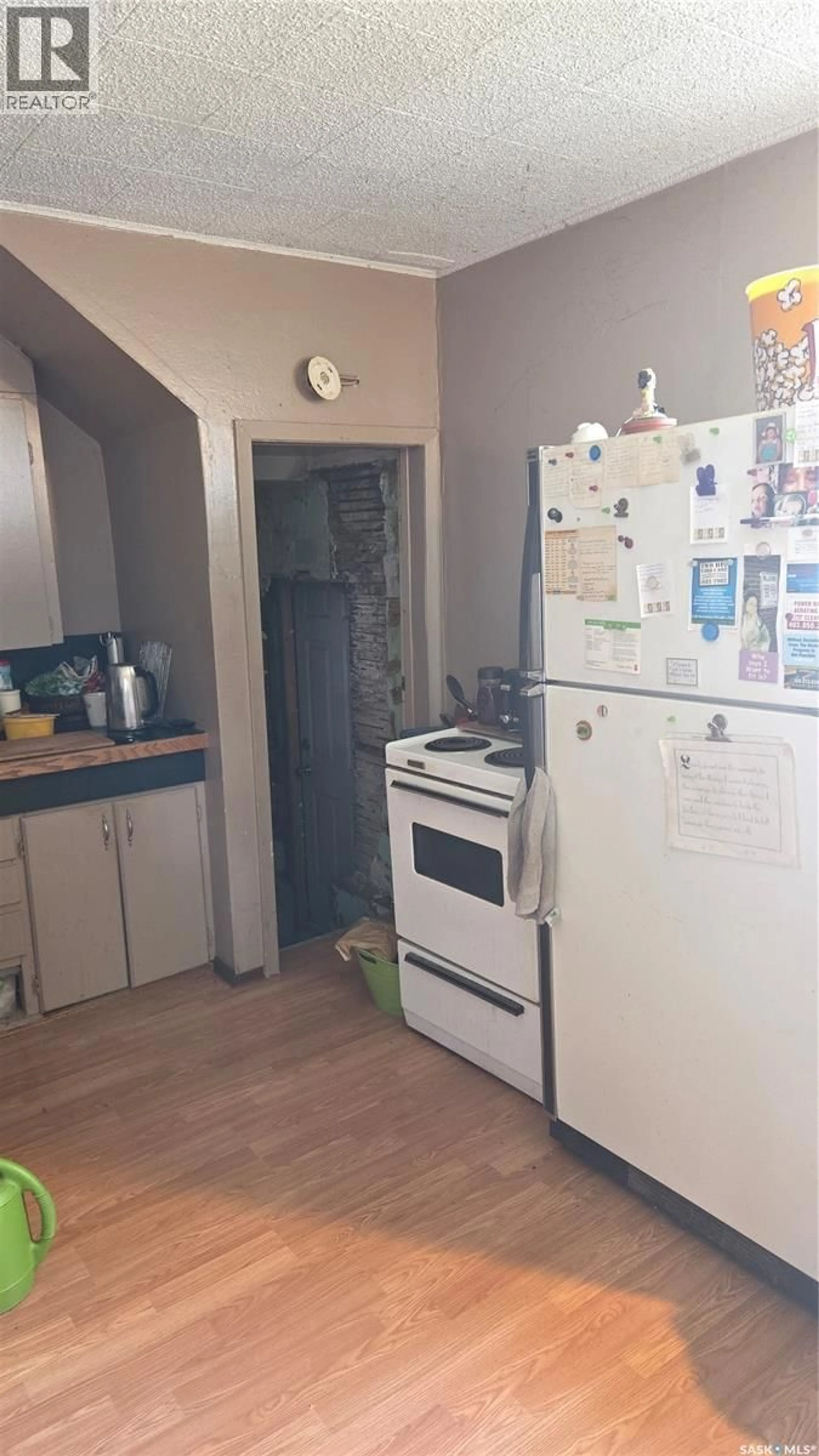 Standard kitchen, floor is not visible for 419 HOME STREET, Moose Jaw Saskatchewan S6H4X4