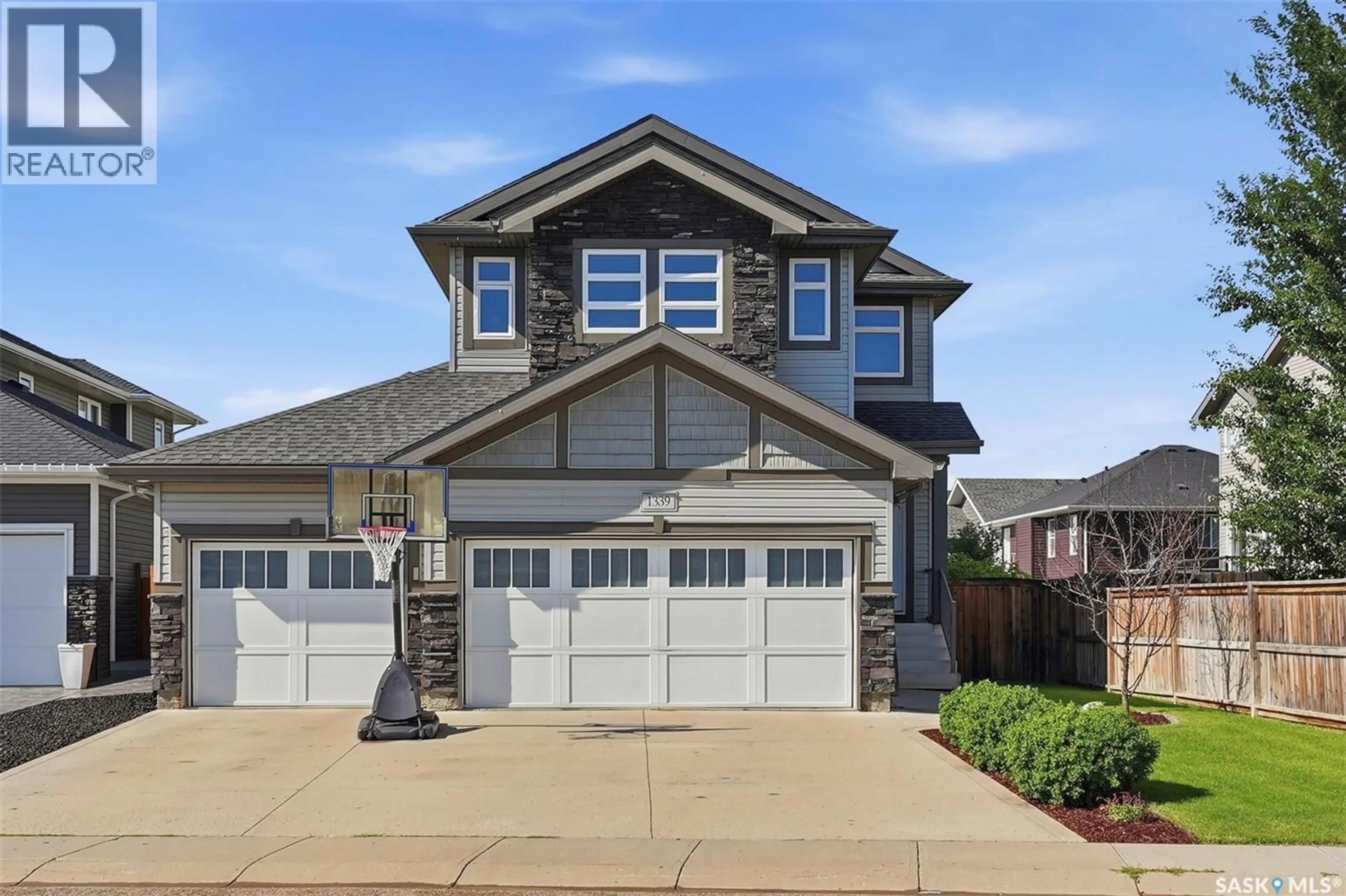 Home with vinyl exterior material, street for 1339 PRINGLE MANOR, Saskatoon Saskatchewan S7T0S6