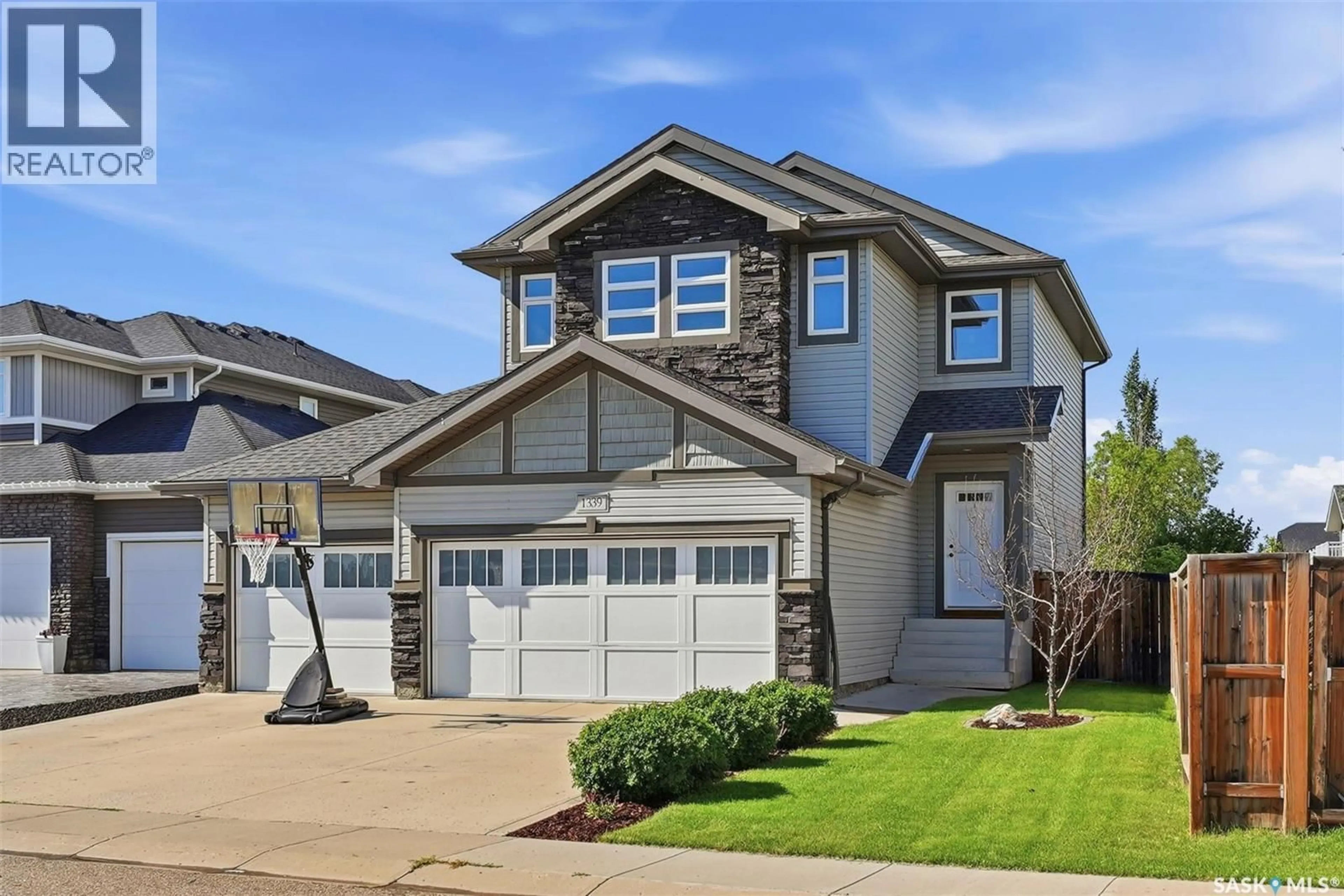 Home with vinyl exterior material, street for 1339 PRINGLE MANOR, Saskatoon Saskatchewan S7T0S6