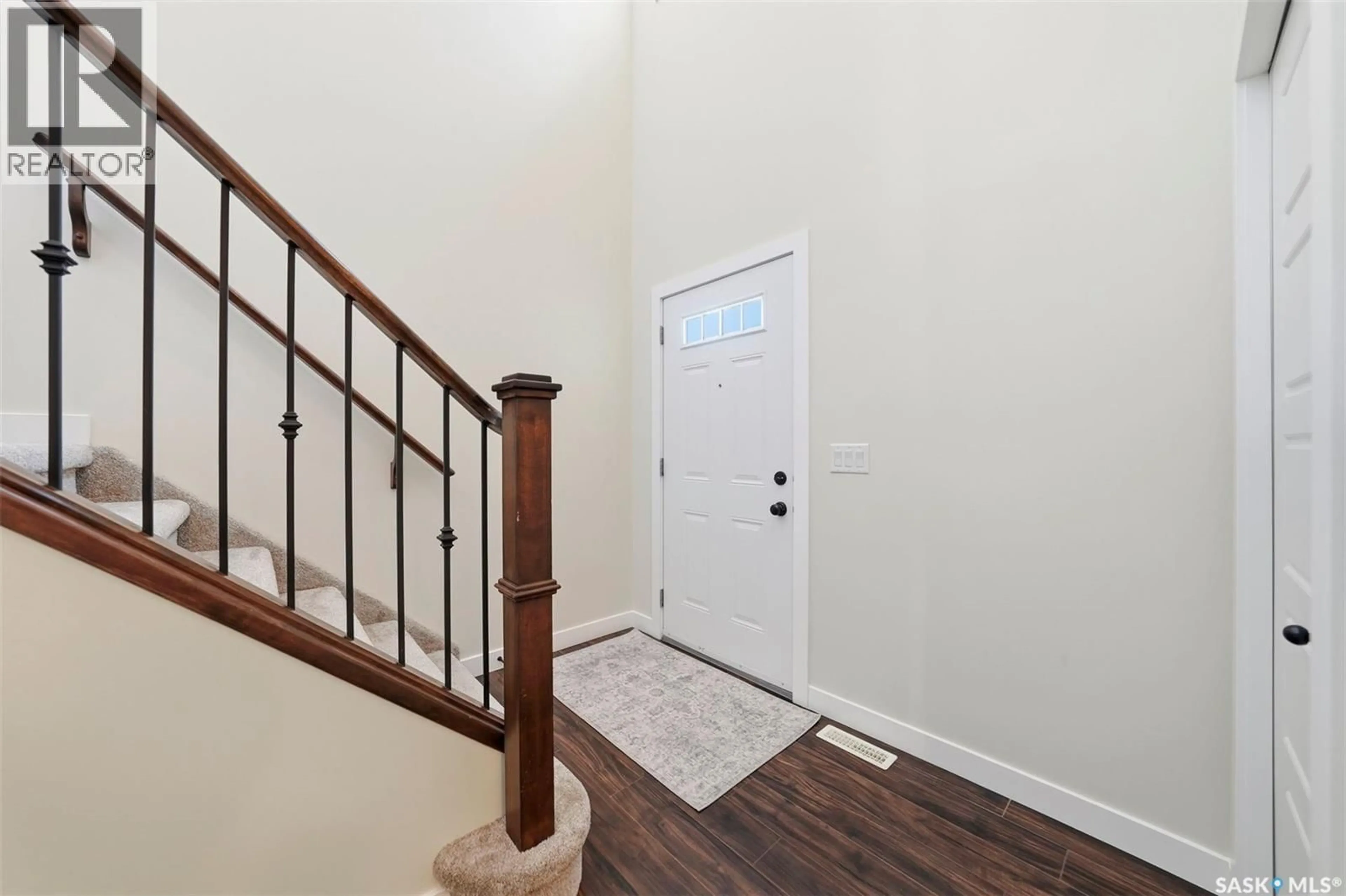 Indoor entryway for 1339 PRINGLE MANOR, Saskatoon Saskatchewan S7T0S6
