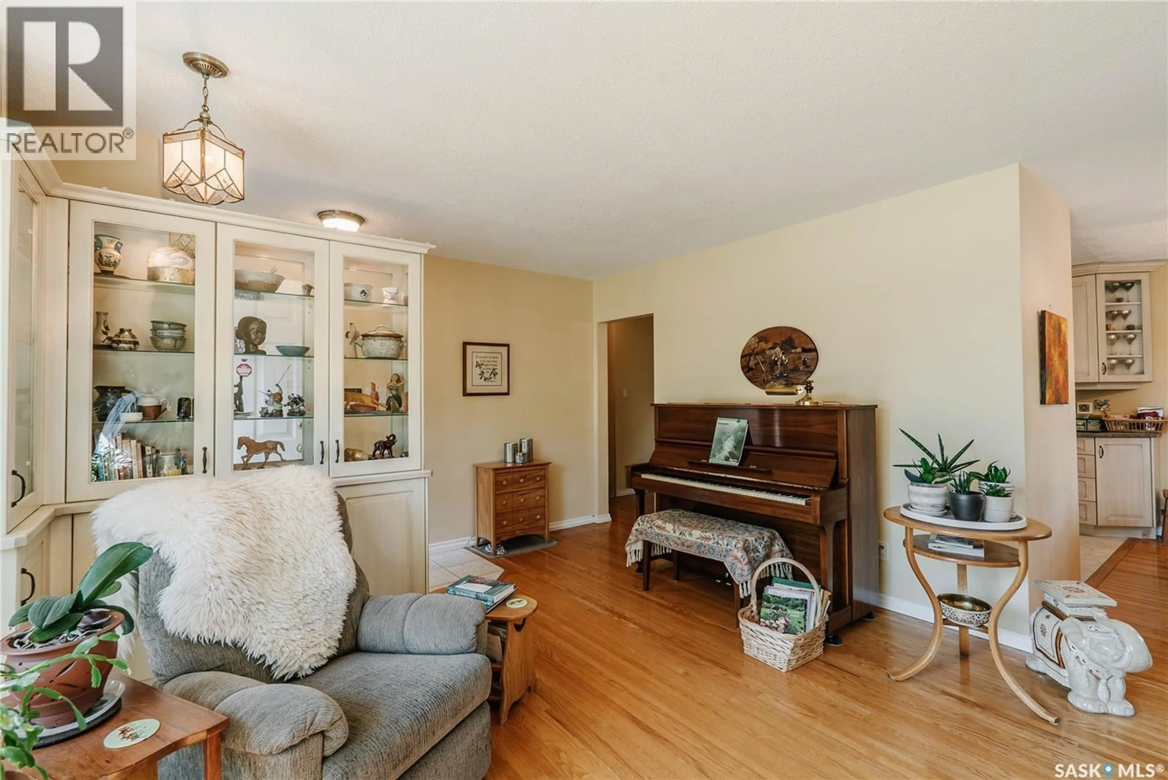Living room with furniture, wood/laminate floor for 2704 PRESTON AVENUE, Saskatoon Saskatchewan S7J2G6