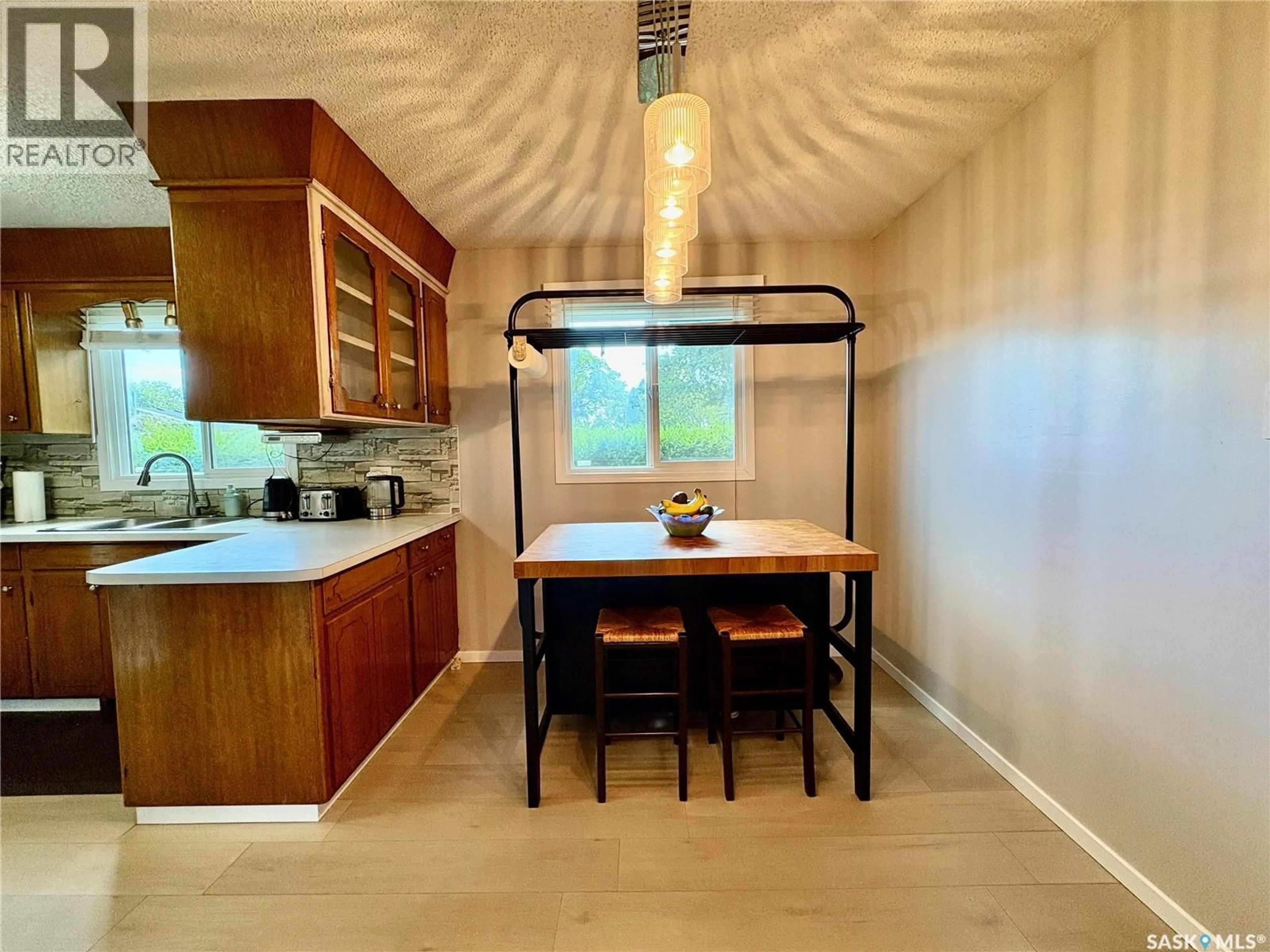 Unknown for 10 MACKIE CRESCENT, Saskatoon Saskatchewan S7L3V3