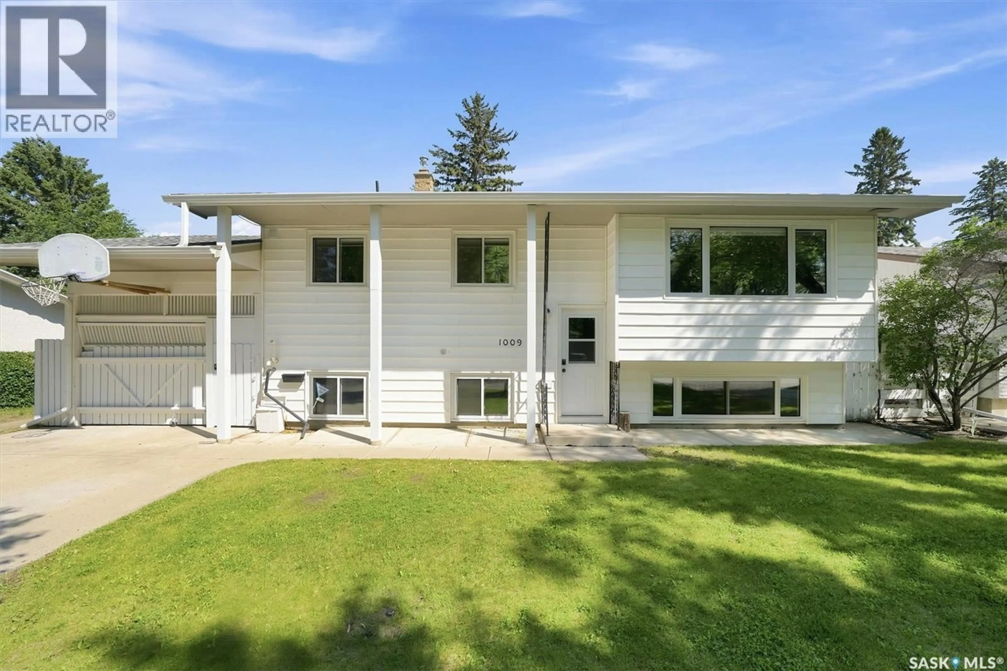 Home with vinyl exterior material, street for 1009 CENTRE EAST, Saskatoon Saskatchewan S7J3A2
