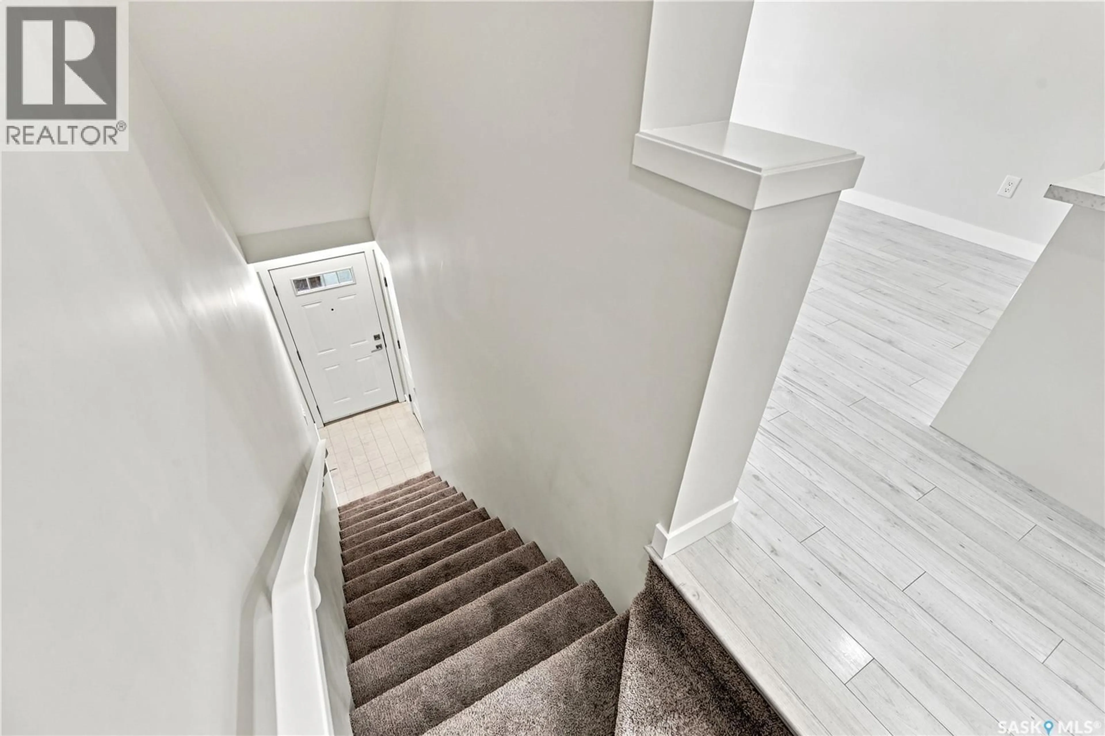 Stairs for 315 - 204 DICKSON CRESCENT, Saskatoon Saskatchewan S7T0Z1