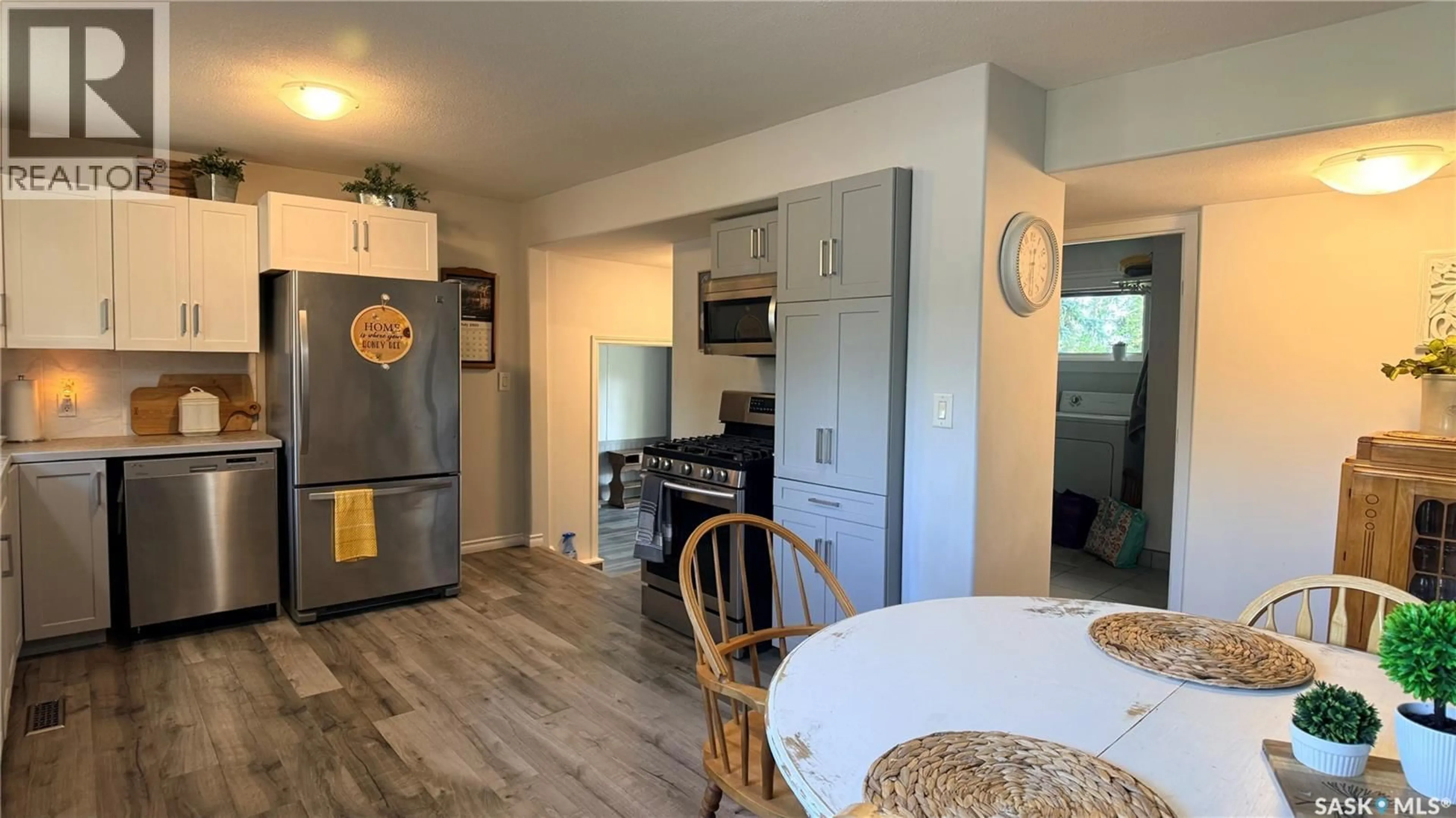 Open concept kitchen, unknown for 709 PROSPECT AVENUE, Oxbow Saskatchewan S0C2B0