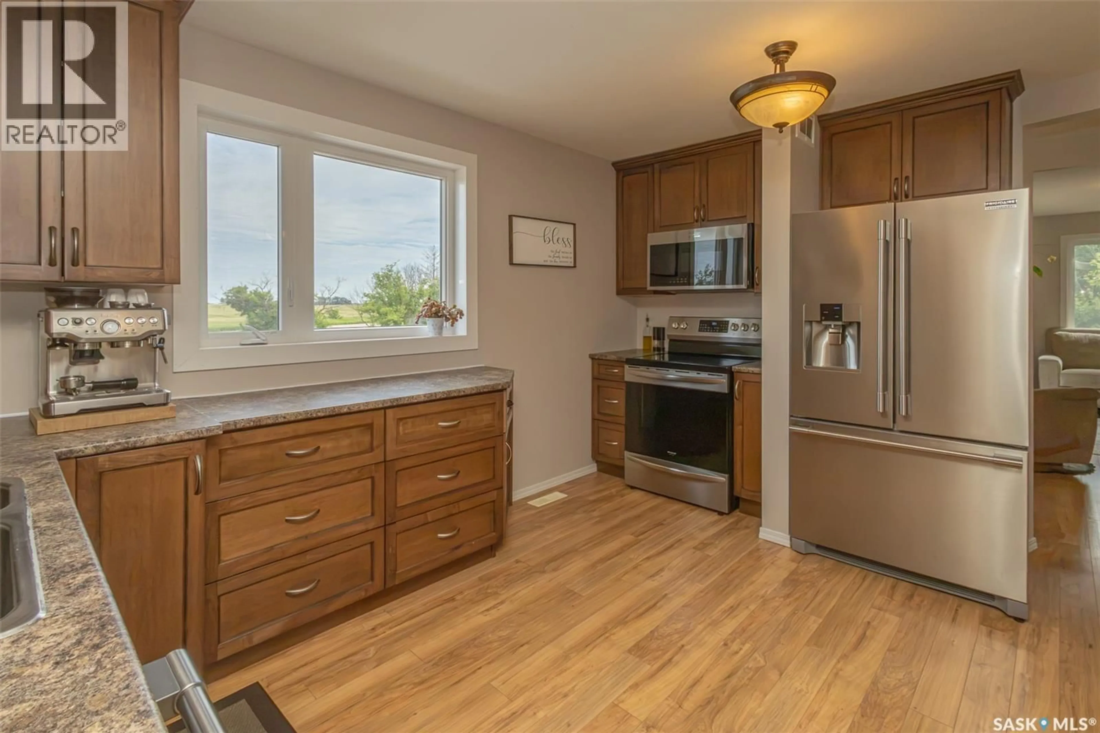 Standard kitchen, wood/laminate floor for ENTZ ACREAGE, Corman Park Rm No. 344 Saskatchewan S0K2L0