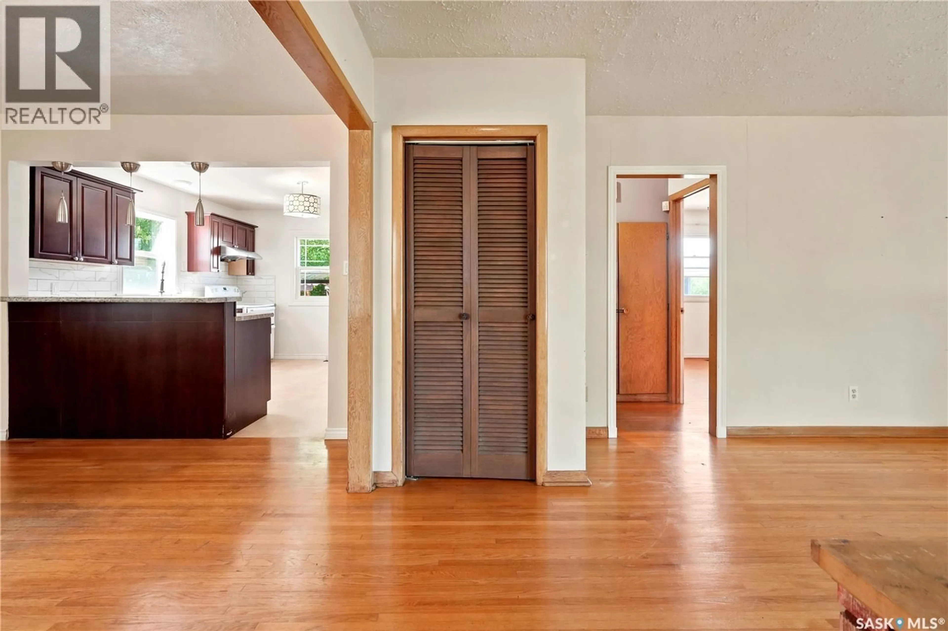 Indoor entryway for 4240 8TH AVENUE, Regina Saskatchewan S4T0T7