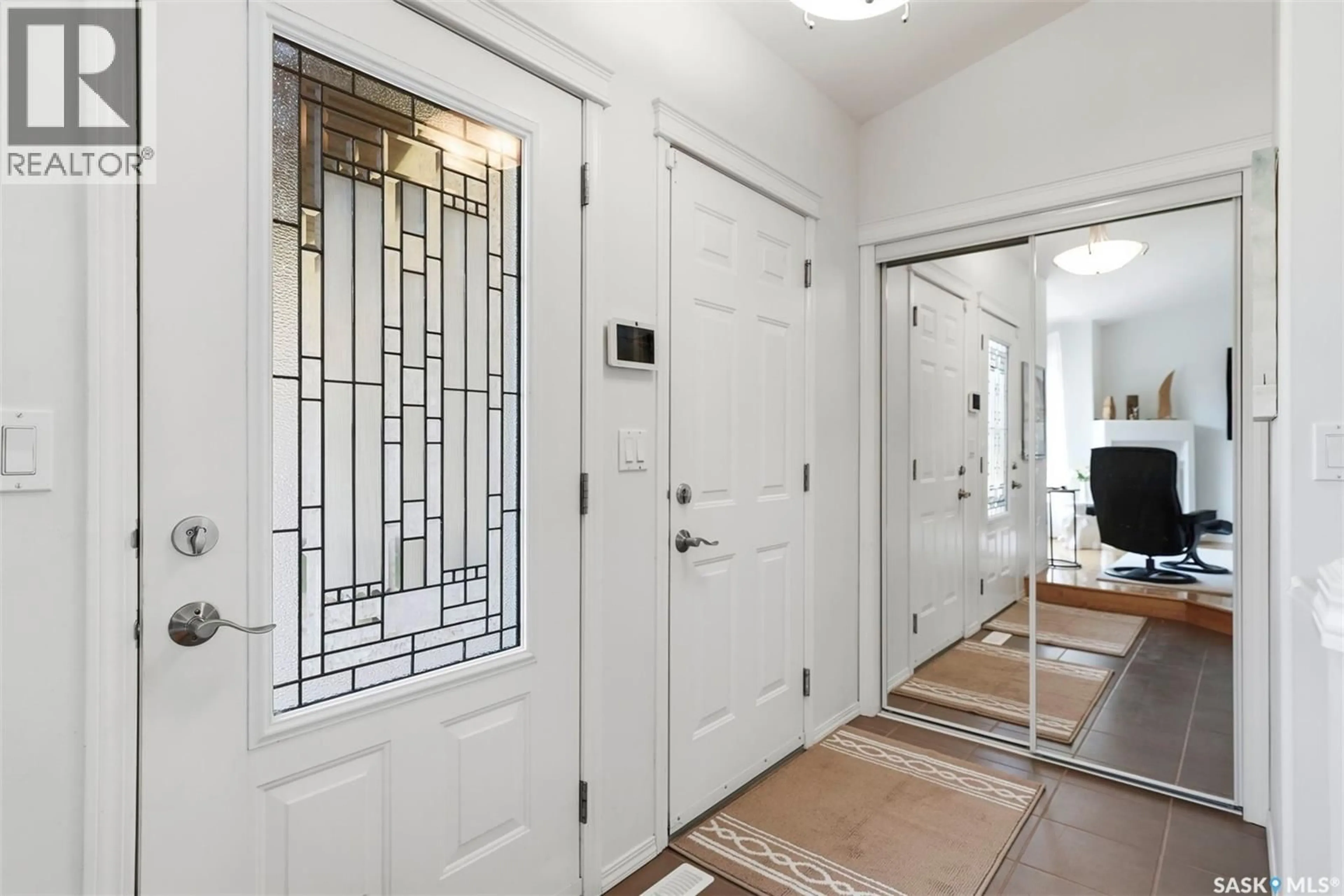 Indoor entryway for 418 BAYFIELD CRESCENT, Saskatoon Saskatchewan S7V1E6