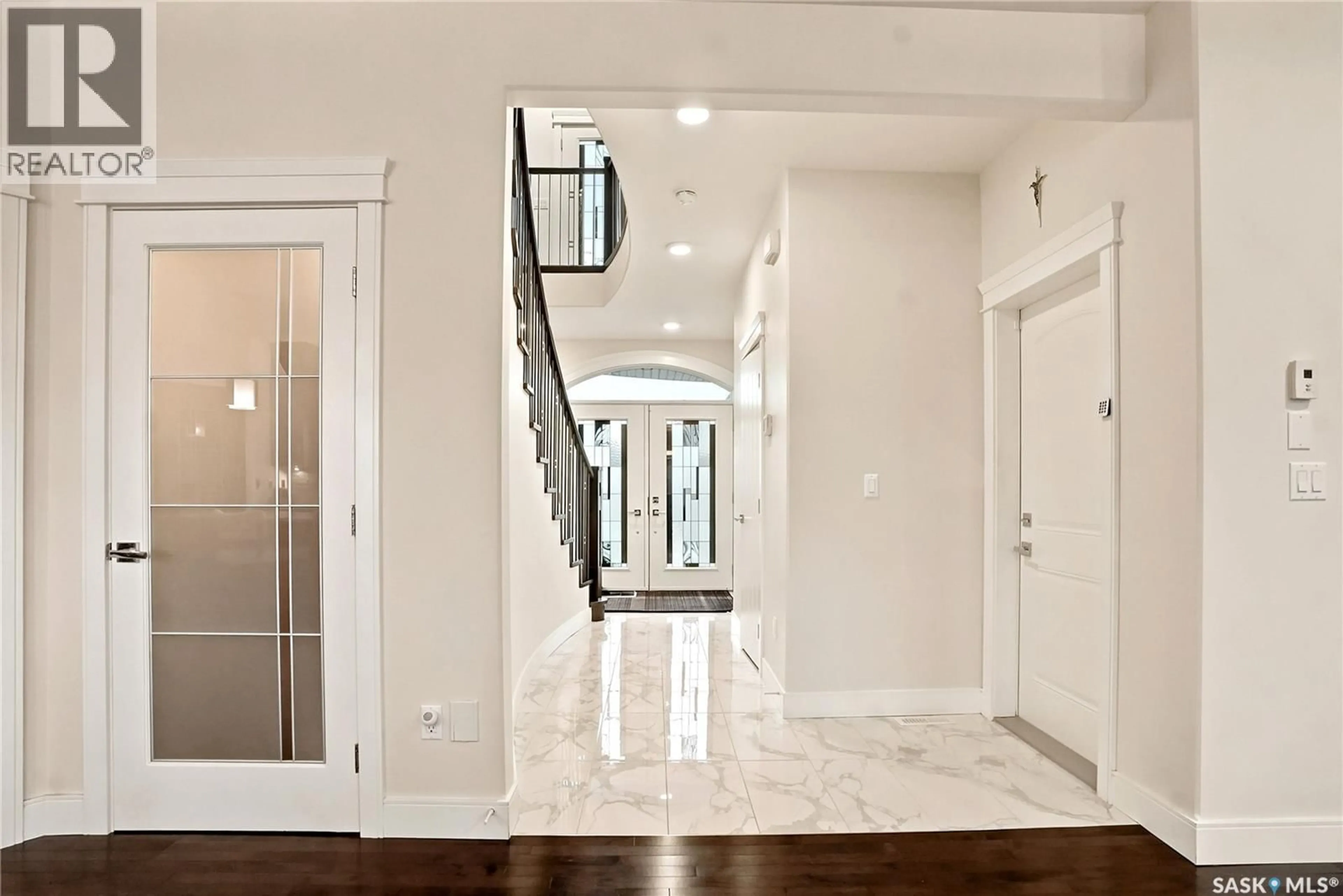 Indoor entryway for 231 FLEMING CRESCENT, Saskatoon Saskatchewan S7W1B4