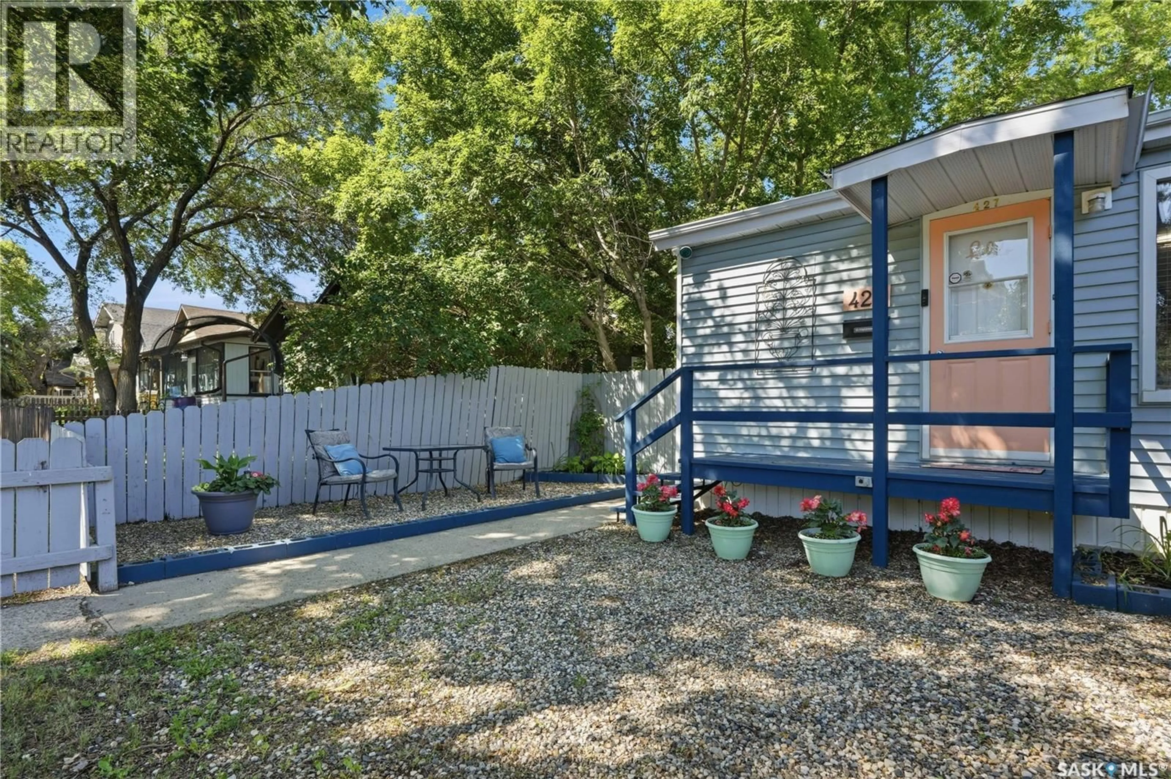 Patio, street for 427 K AVENUE, Saskatoon Saskatchewan S7L2M5