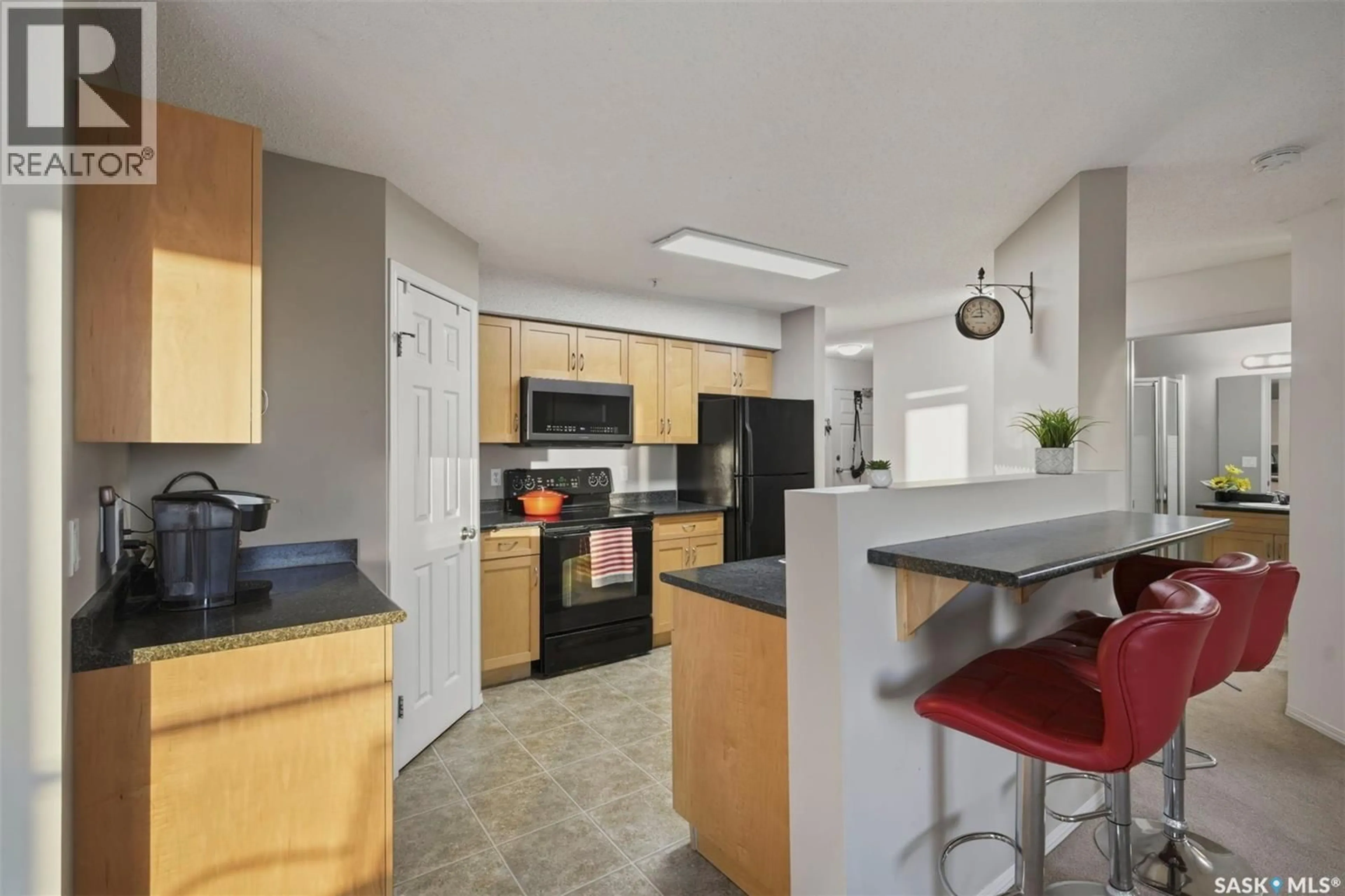 Standard kitchen, unknown for 301 303 LOWE ROAD, Saskatoon Saskatchewan S7S1P2