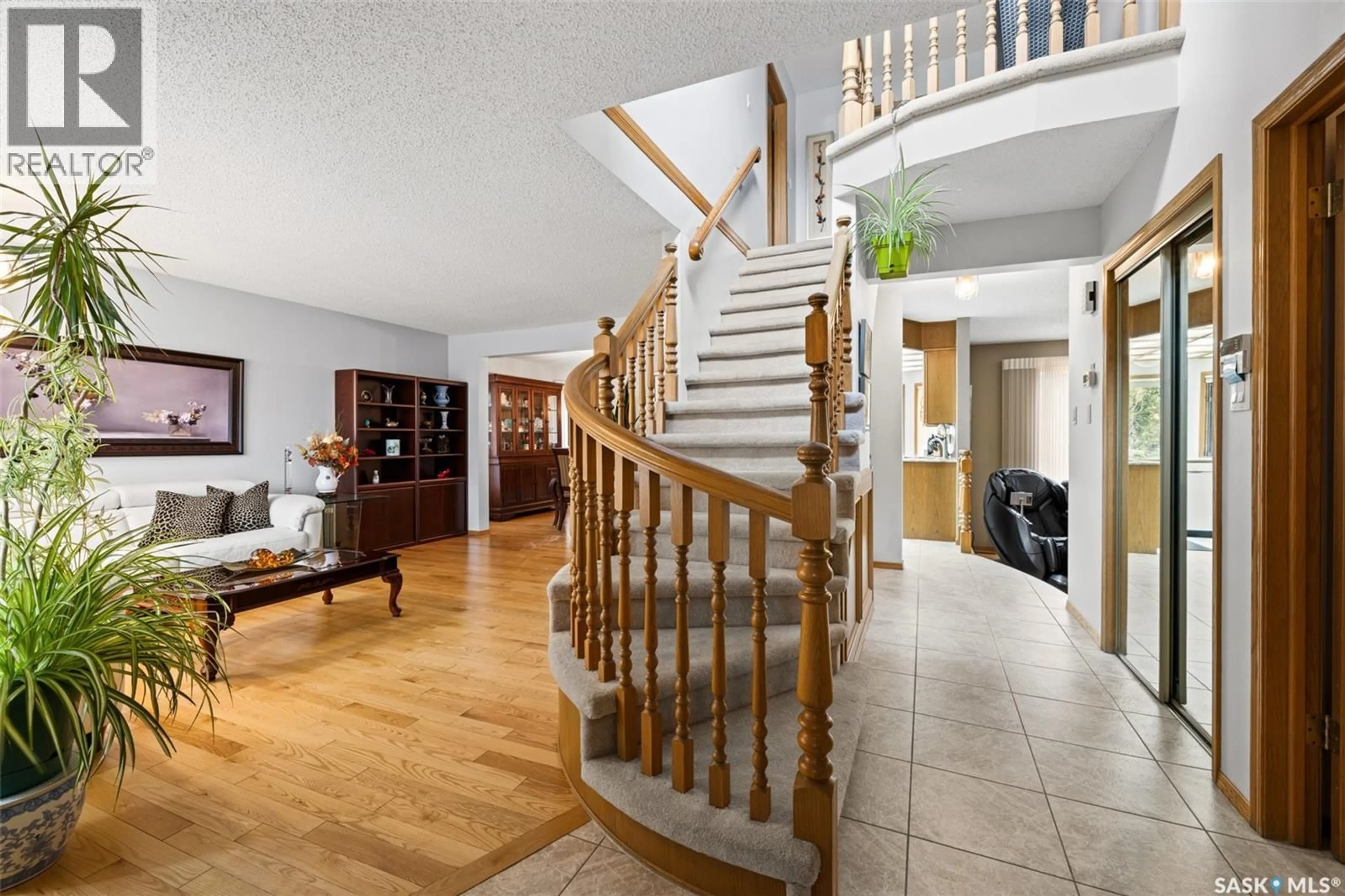 Indoor foyer for 1346 WASCANA HIGHLANDS, Regina Saskatchewan S4V2J9