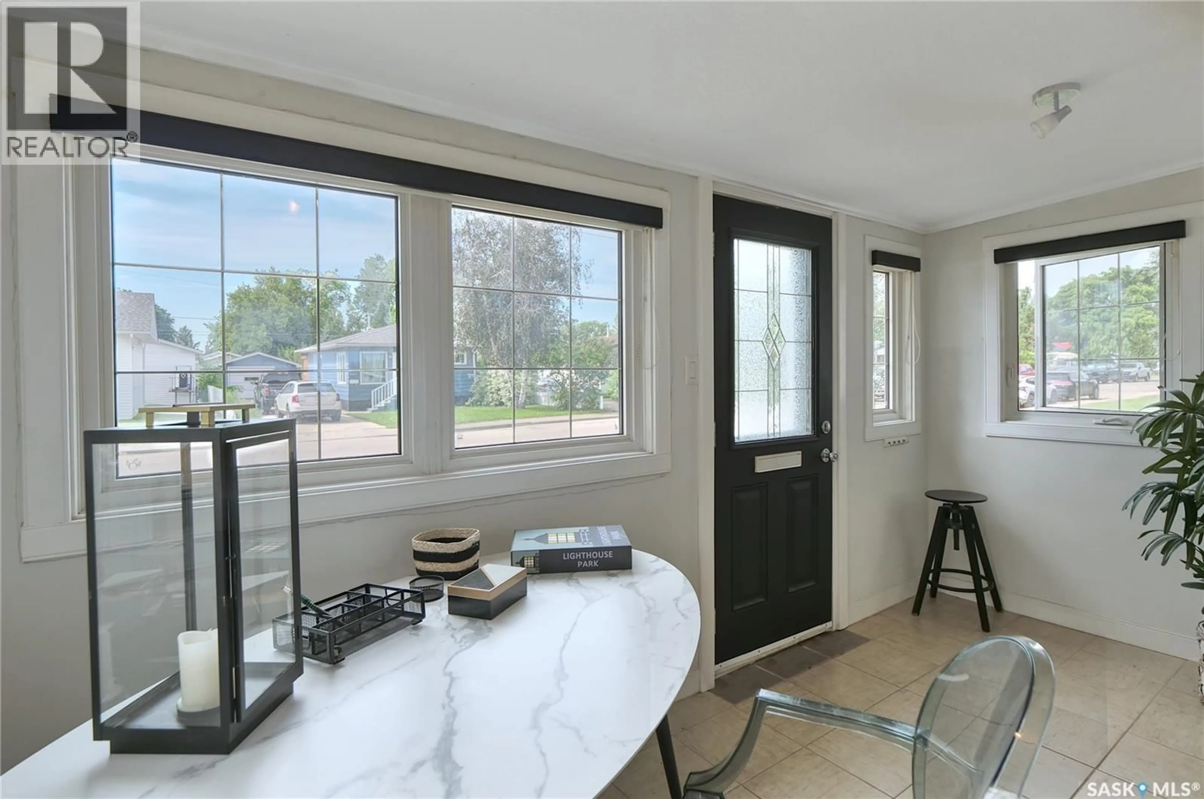 Indoor entryway for 924 HALL STREET, Moose Jaw Saskatchewan S6H2S4