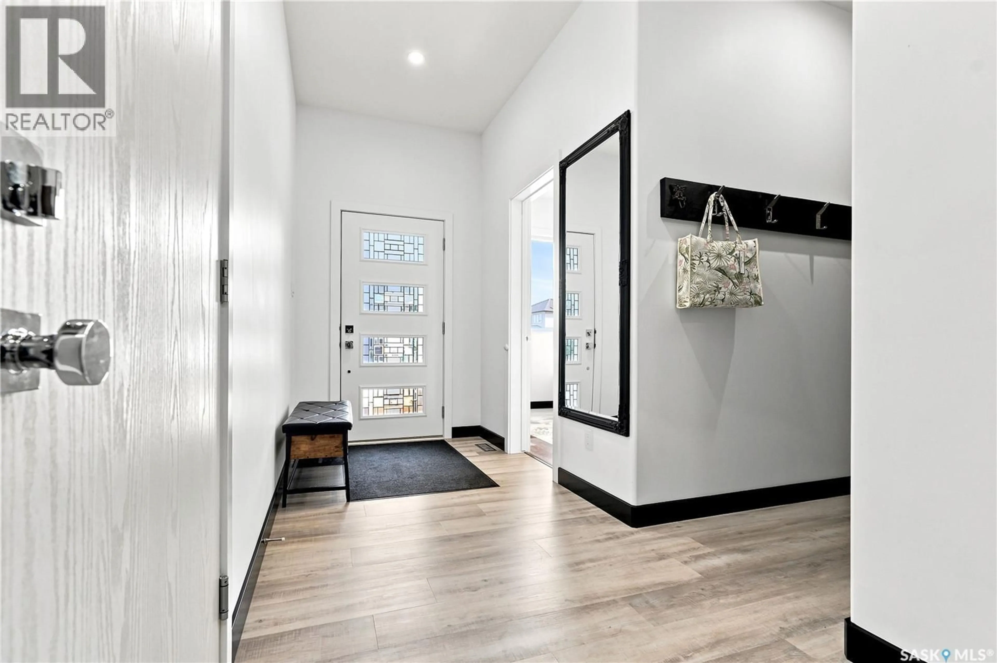 Indoor entryway for 619 KENASCHUK CRESCENT, Saskatoon Saskatchewan S7W0Y4