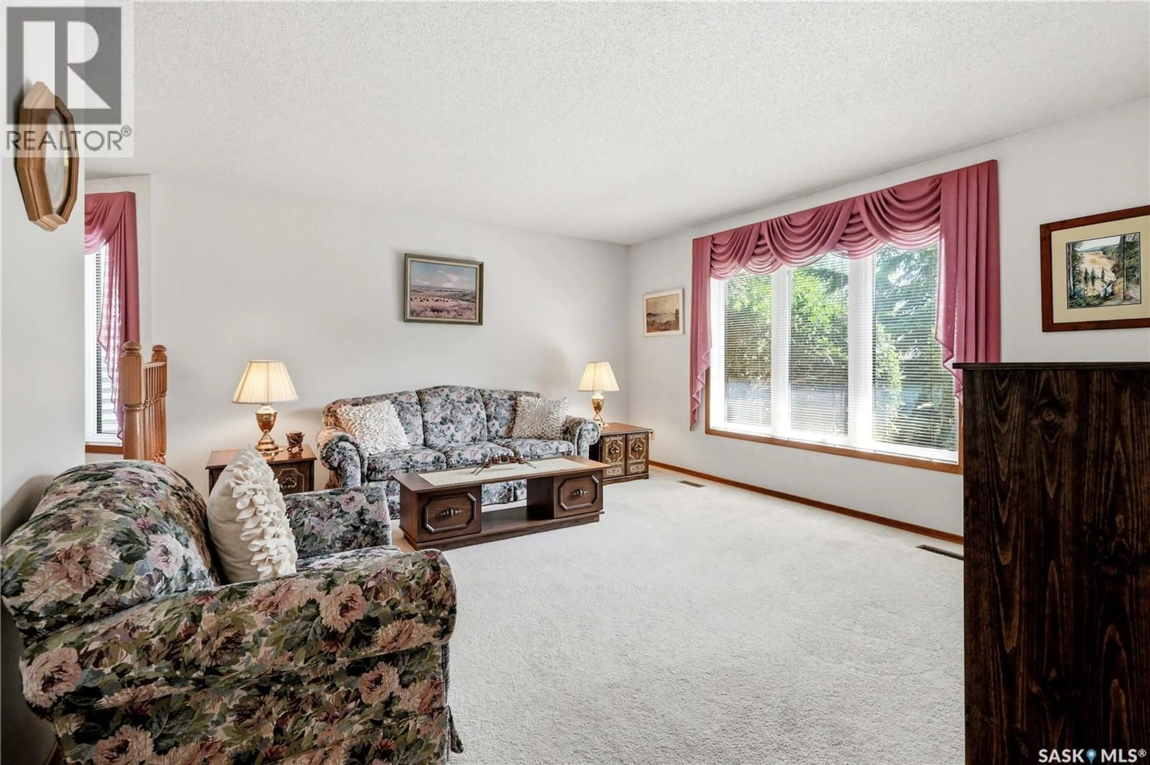 Living room with furniture, carpet floor for 818 SPENCER LANE, Saskatoon Saskatchewan S7K7T5