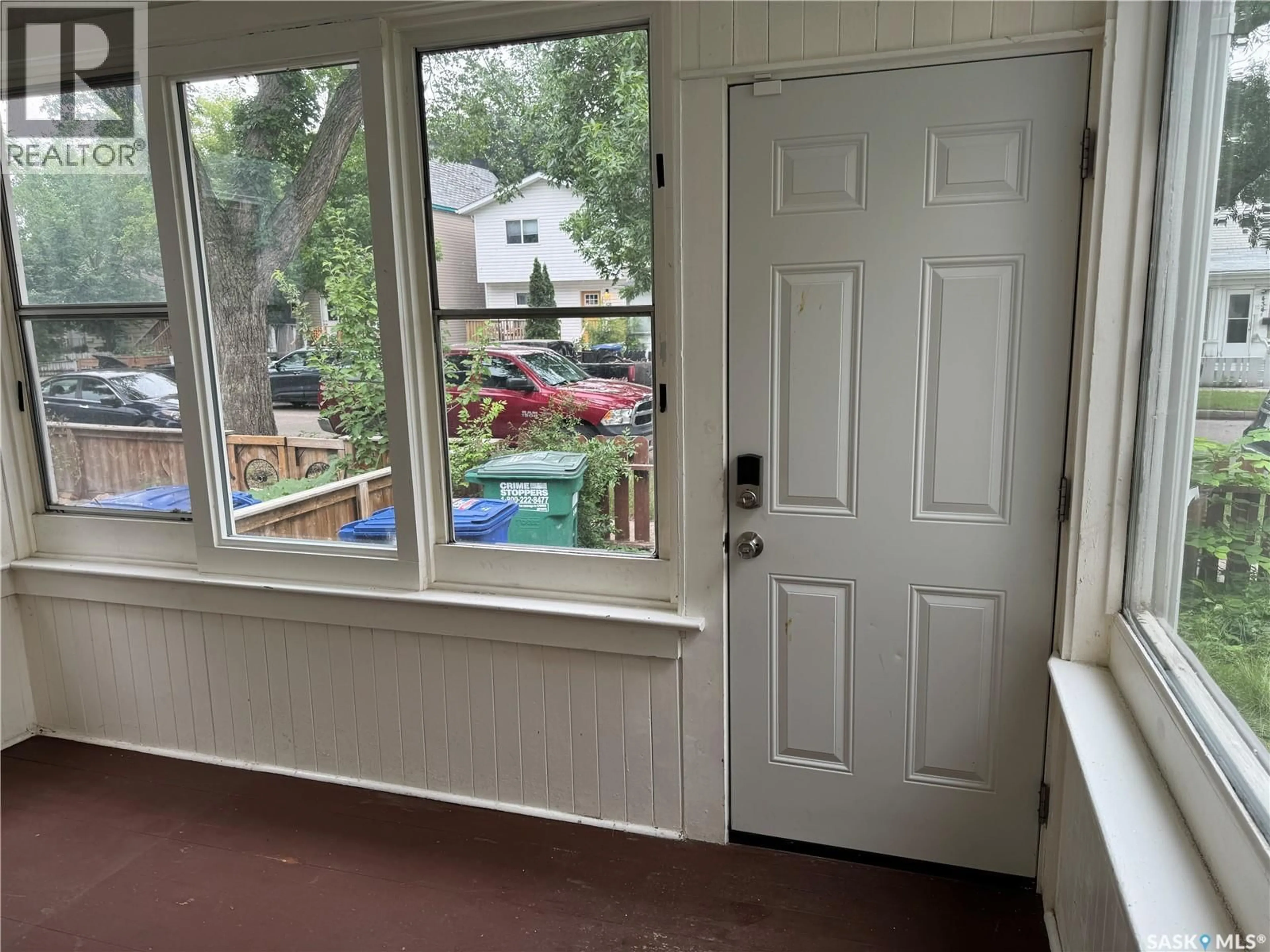 Indoor entryway for 431 G AVENUE, Saskatoon Saskatchewan S7M1V5
