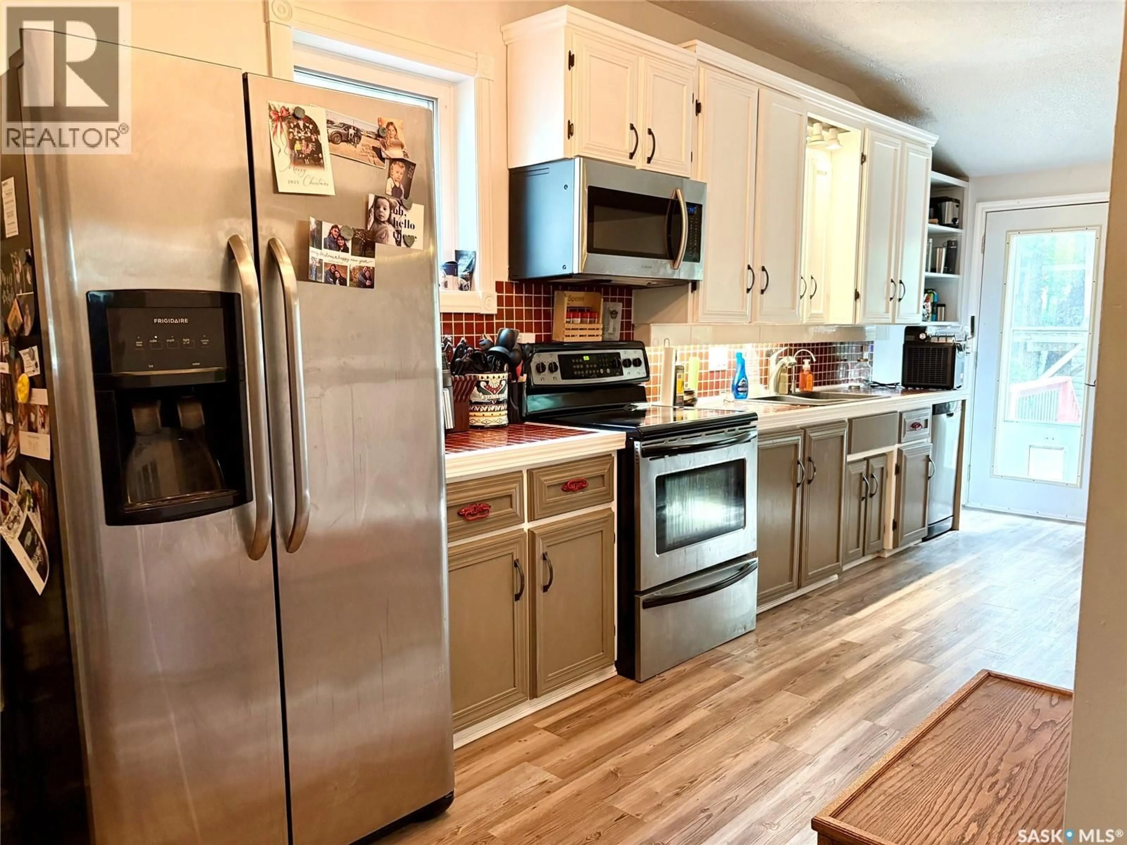 Open concept kitchen, wood/laminate floor for 67 SIXTH AVENUE, Yorkton Saskatchewan S3N0X7