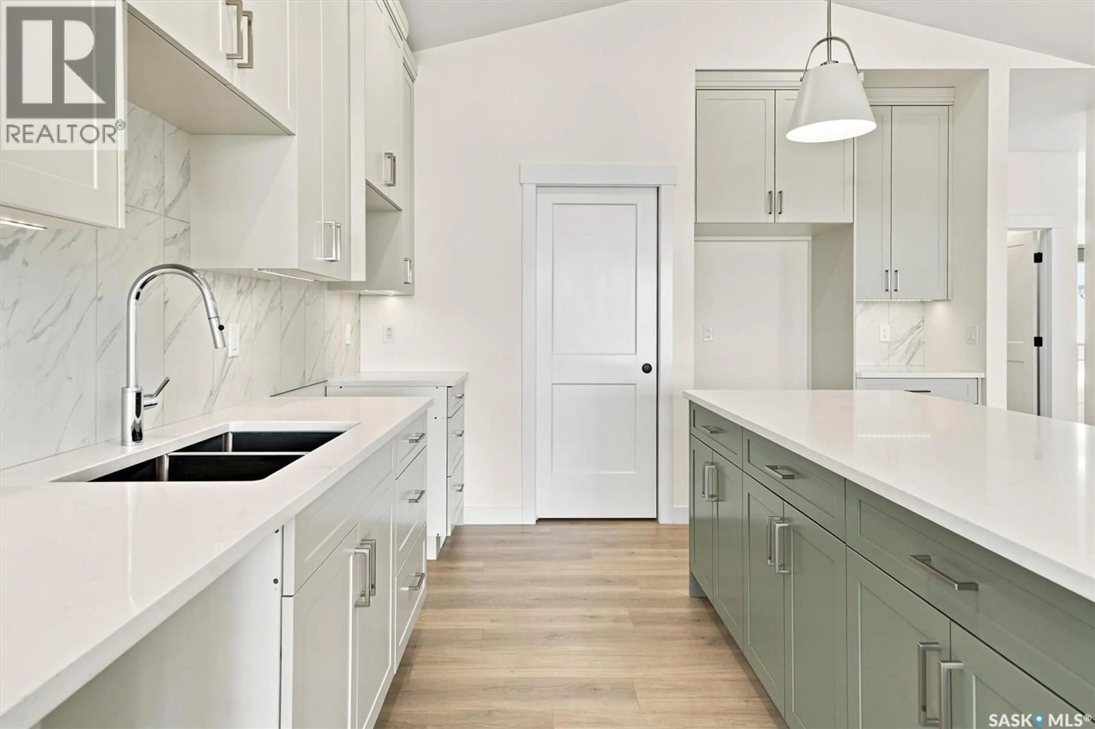 Open concept kitchen, ceramic/tile floor for 242 DORAN WAY, Saskatoon Saskatchewan S7H4N2