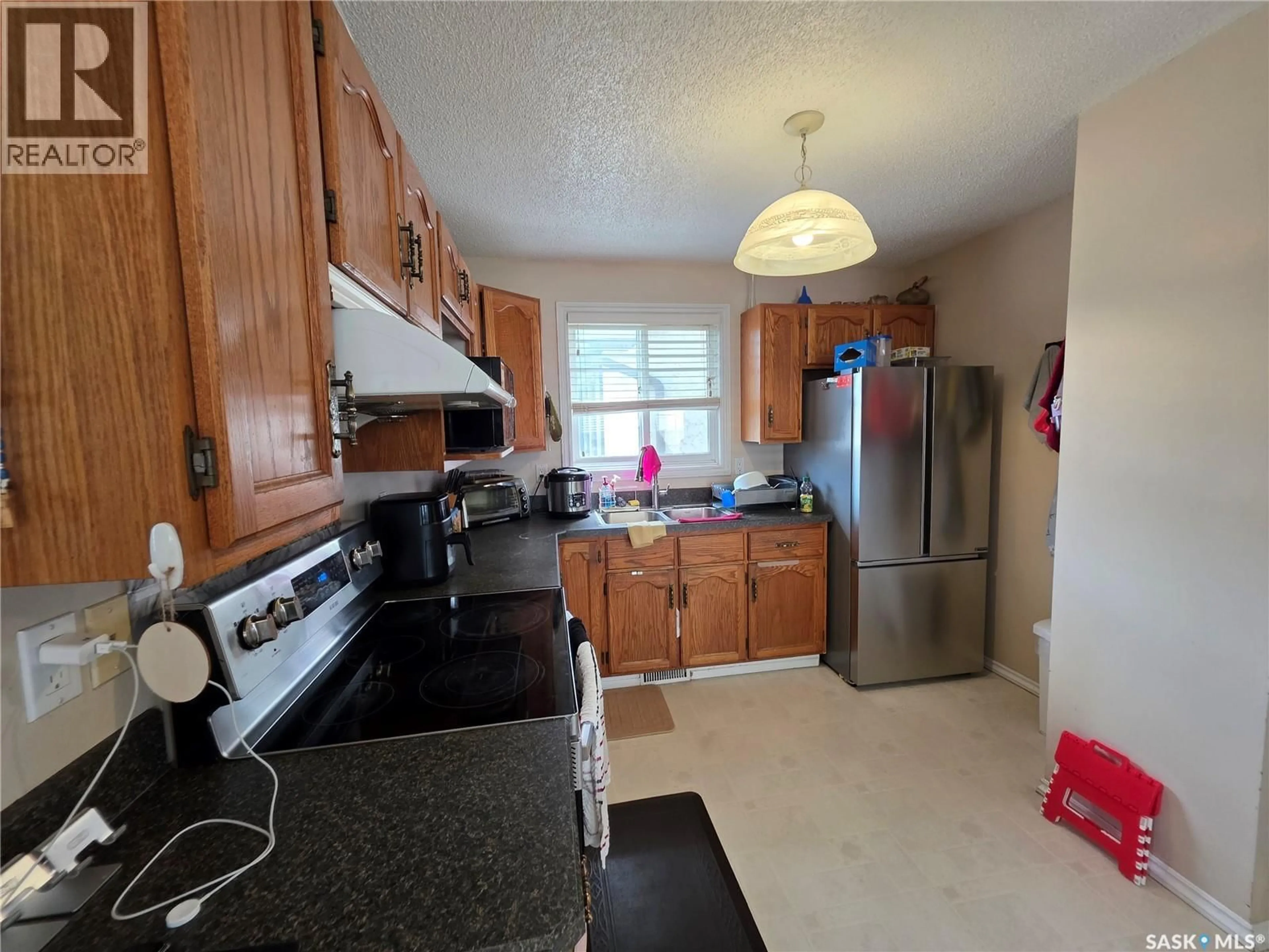 Standard kitchen, unknown for 155 CARTER CRESCENT, Saskatoon Saskatchewan S7L7K4