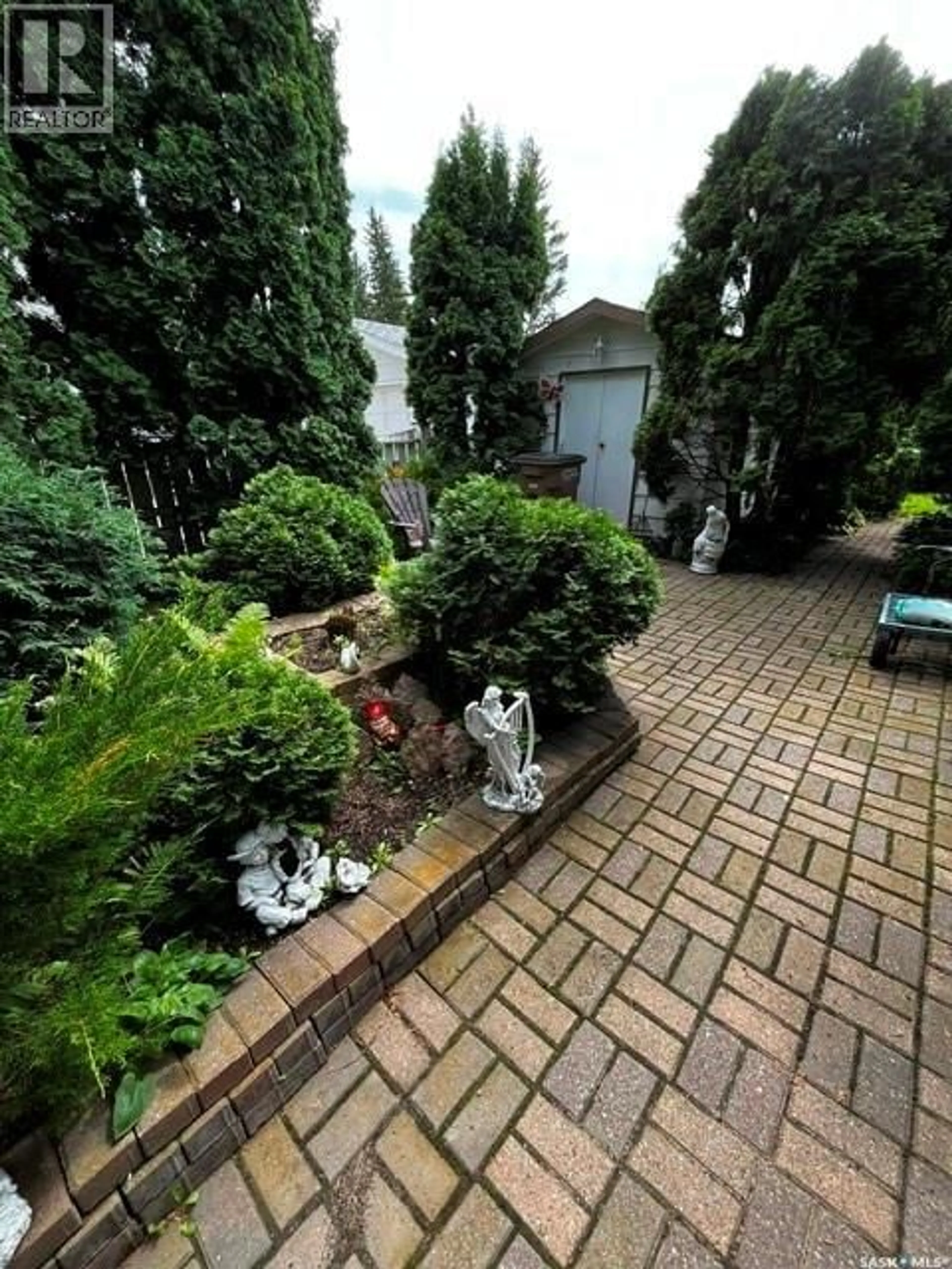Patio, street for 505 MACLEOD AVENUE, Melfort Saskatchewan S0E1A0