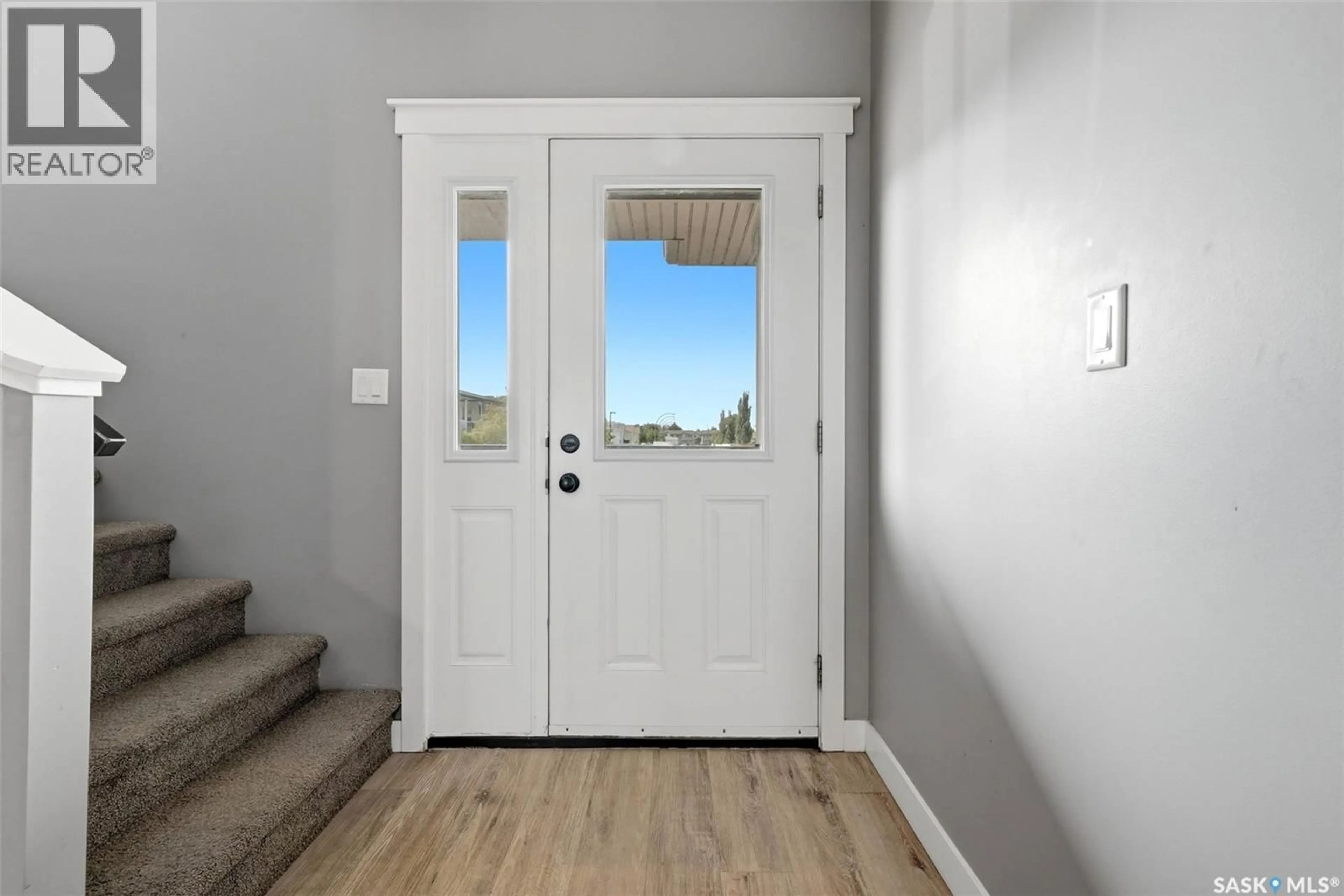 Indoor entryway for 7 - 3960 7TH AVENUE, Regina Saskatchewan S4N7L9