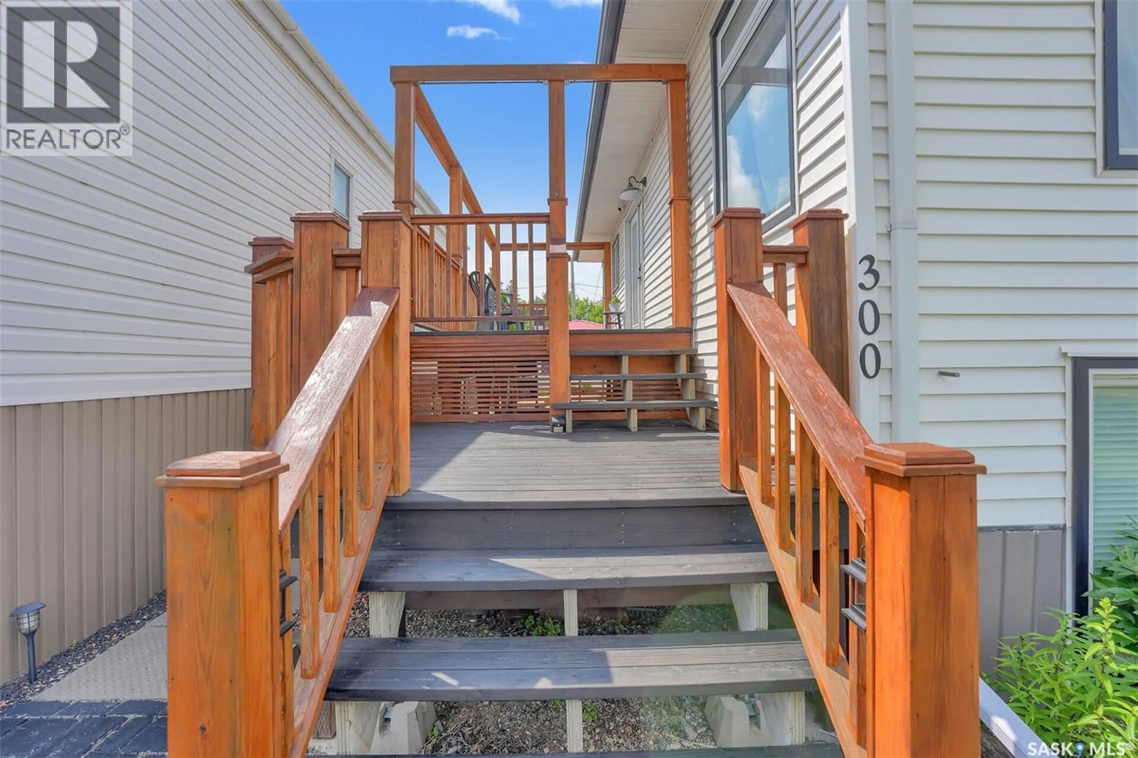 Patio, street for 300 MONTREAL STREET, Regina Saskatchewan S4R1L1