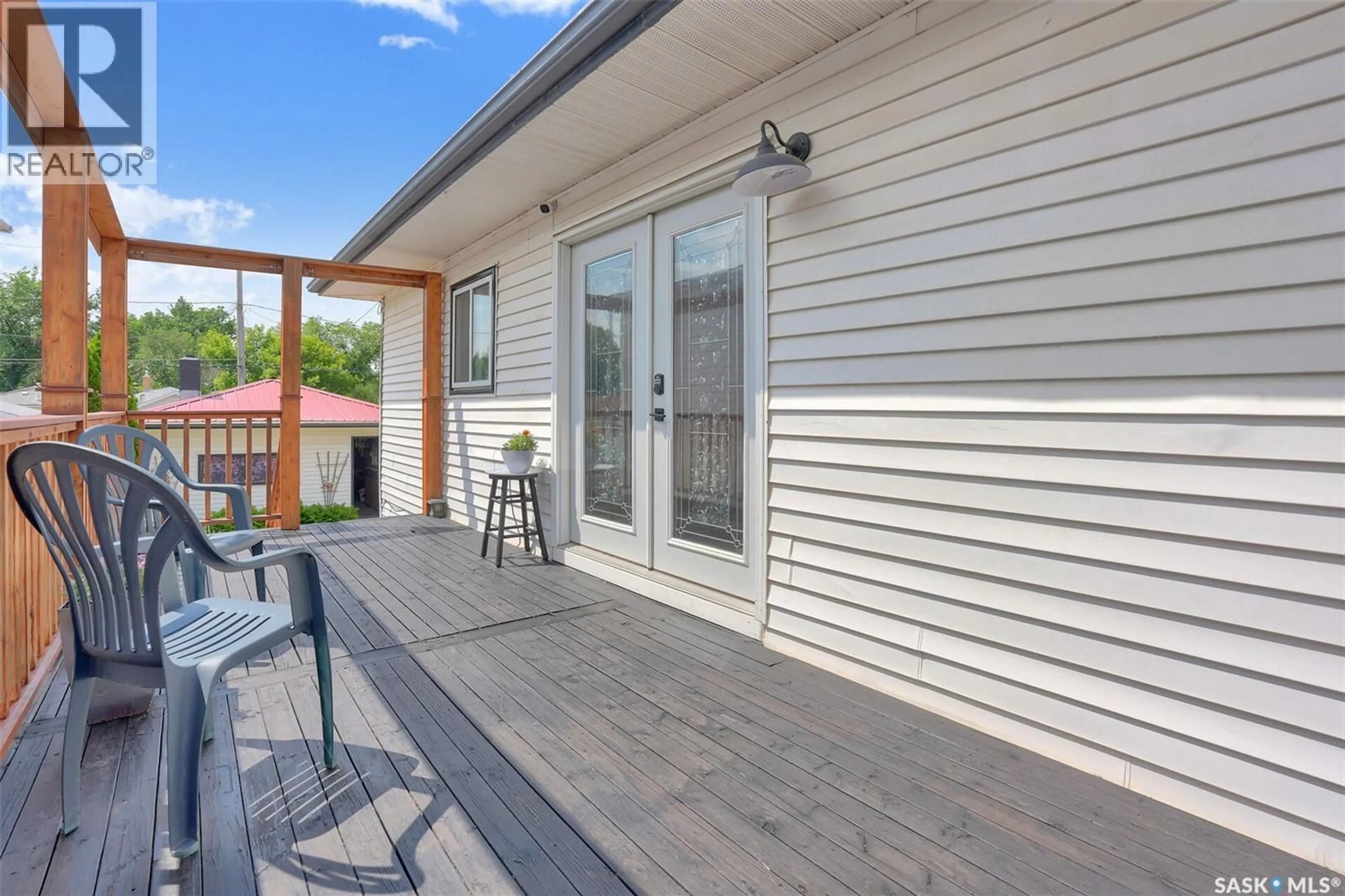 Patio, street for 300 MONTREAL STREET, Regina Saskatchewan S4R1L1