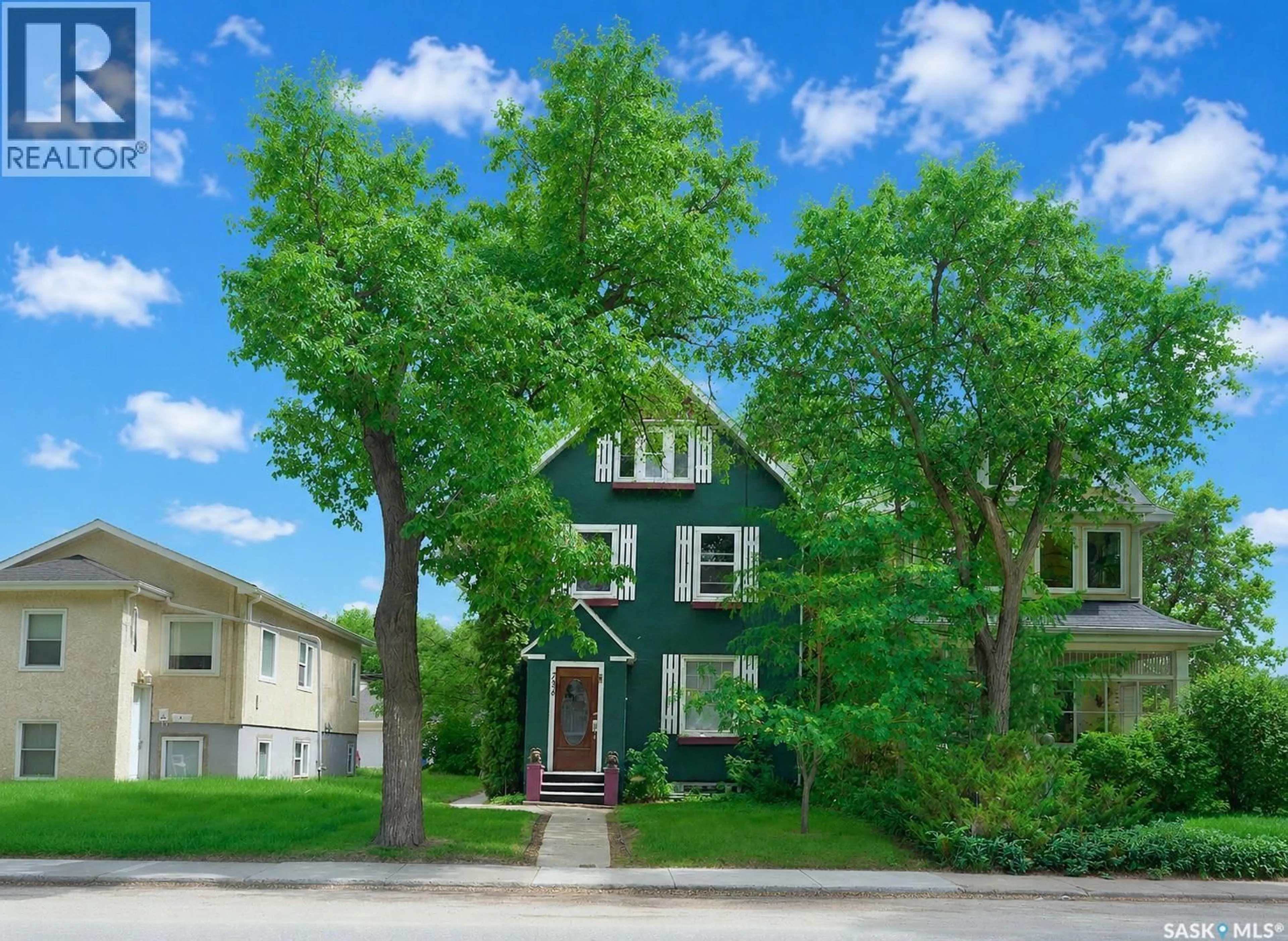 Home with vinyl exterior material, street for 736 7TH AVENUE, Saskatoon Saskatchewan S7K2V4