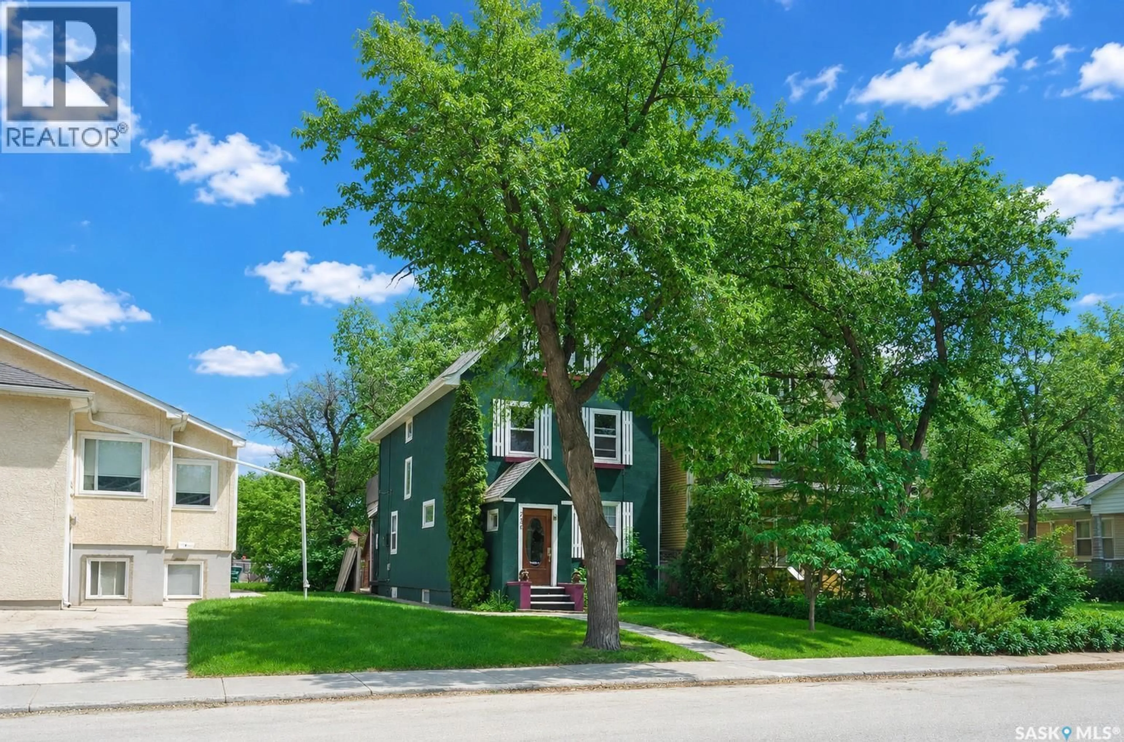 Unknown for 736 7TH AVENUE, Saskatoon Saskatchewan S7K2V4