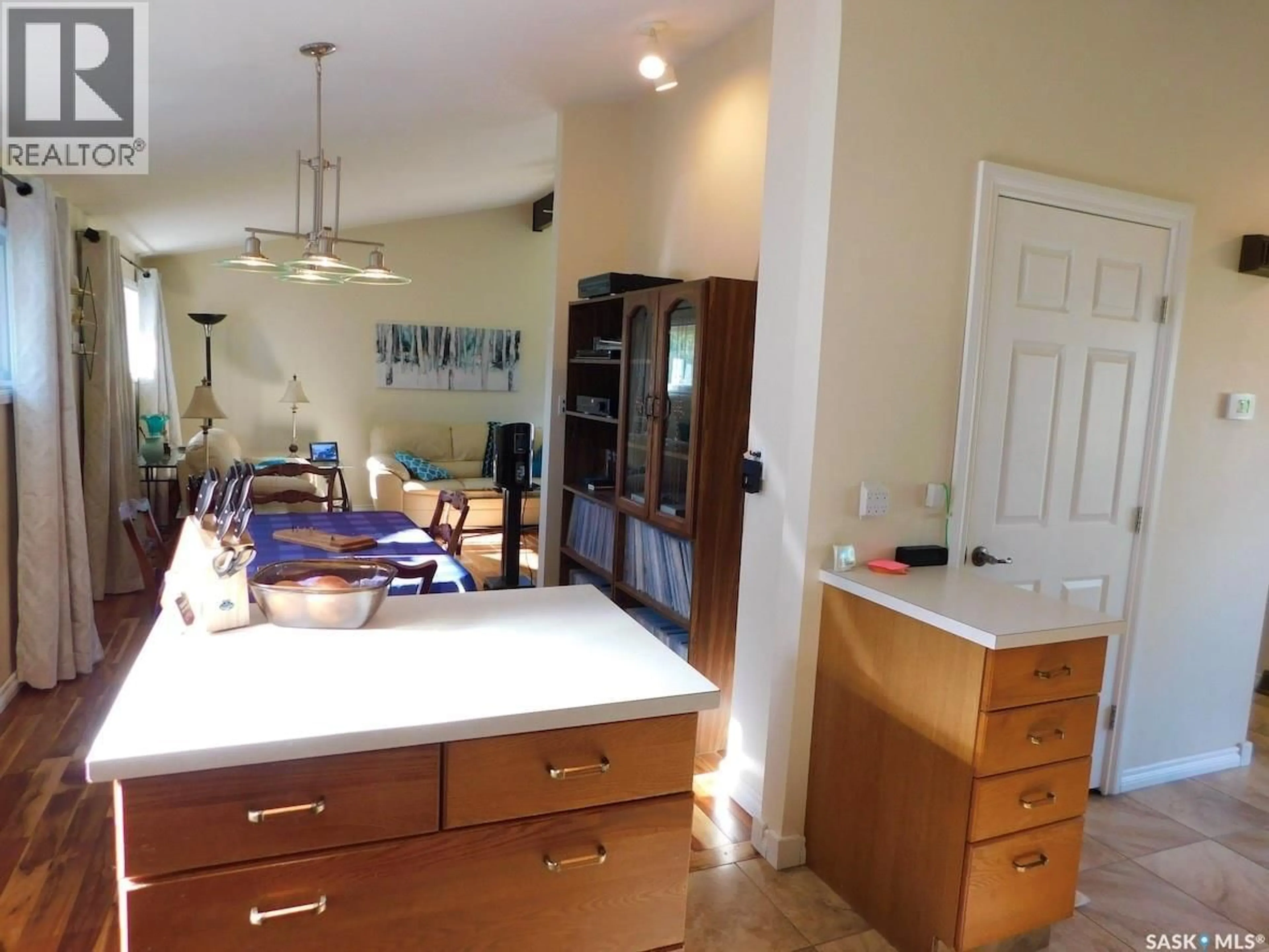 Open concept kitchen, unknown for 41 KASPER CRESCENT, Assiniboia Saskatchewan S0H0B0