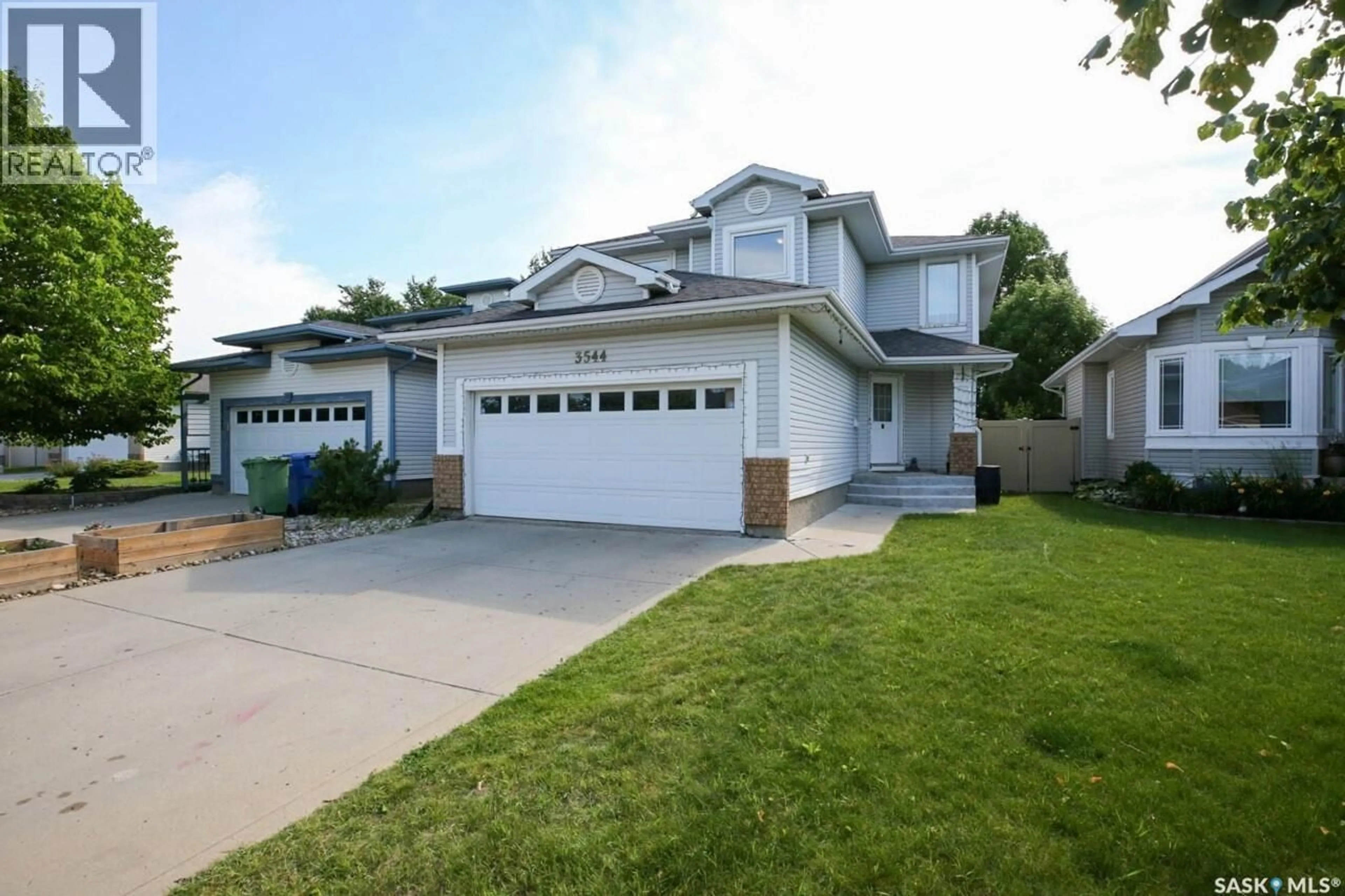 Home with vinyl exterior material, street for 3544 BASSWOOD GROVE, Regina Saskatchewan S4V2T5