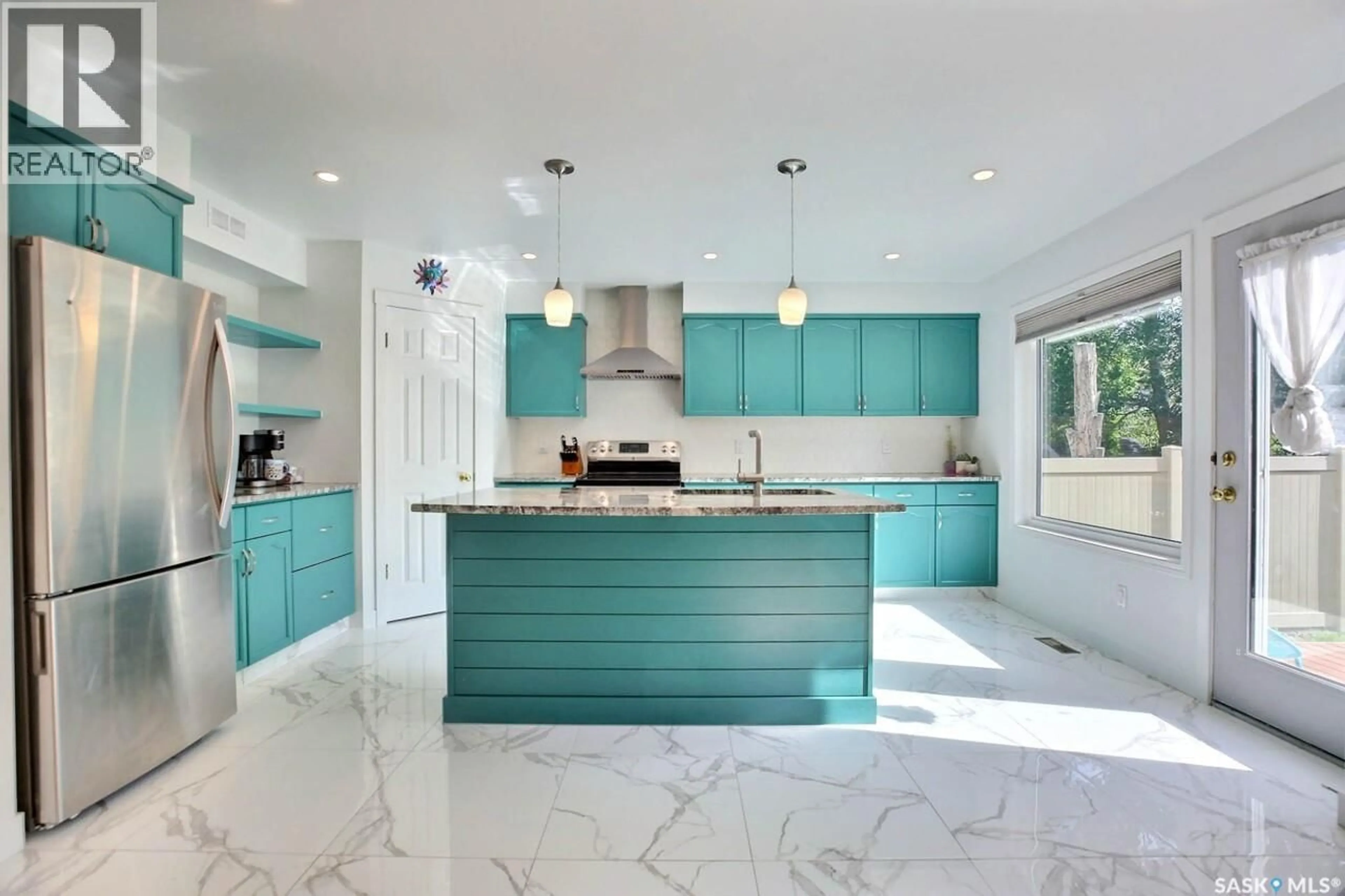 Contemporary kitchen, ceramic/tile floor for 3544 BASSWOOD GROVE, Regina Saskatchewan S4V2T5